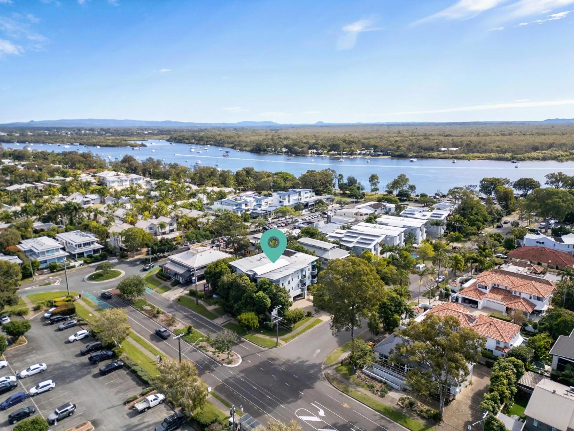 Property building in Noosa River Sandy Shores