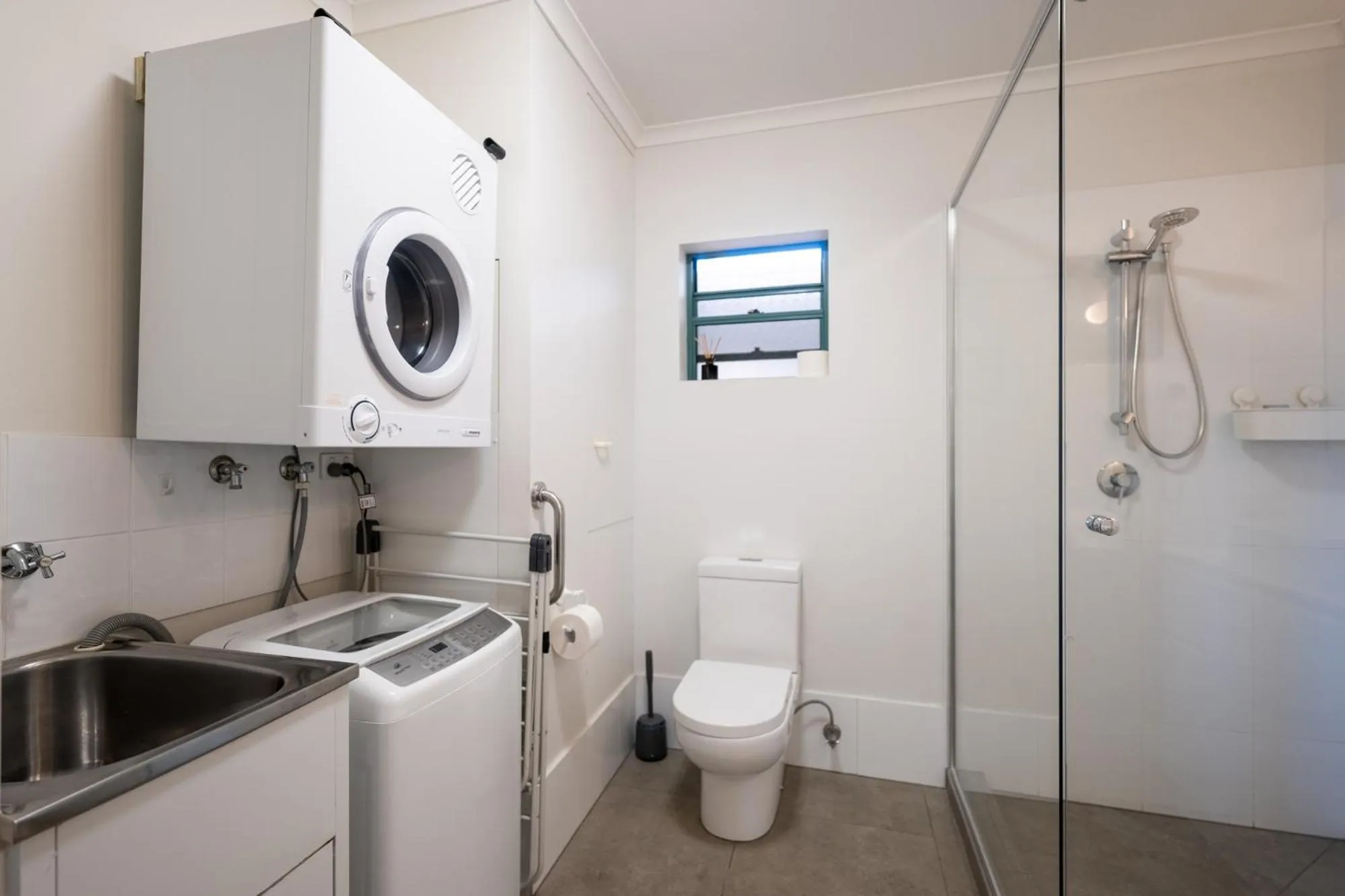 Shower in Noosa River Sandy Shores