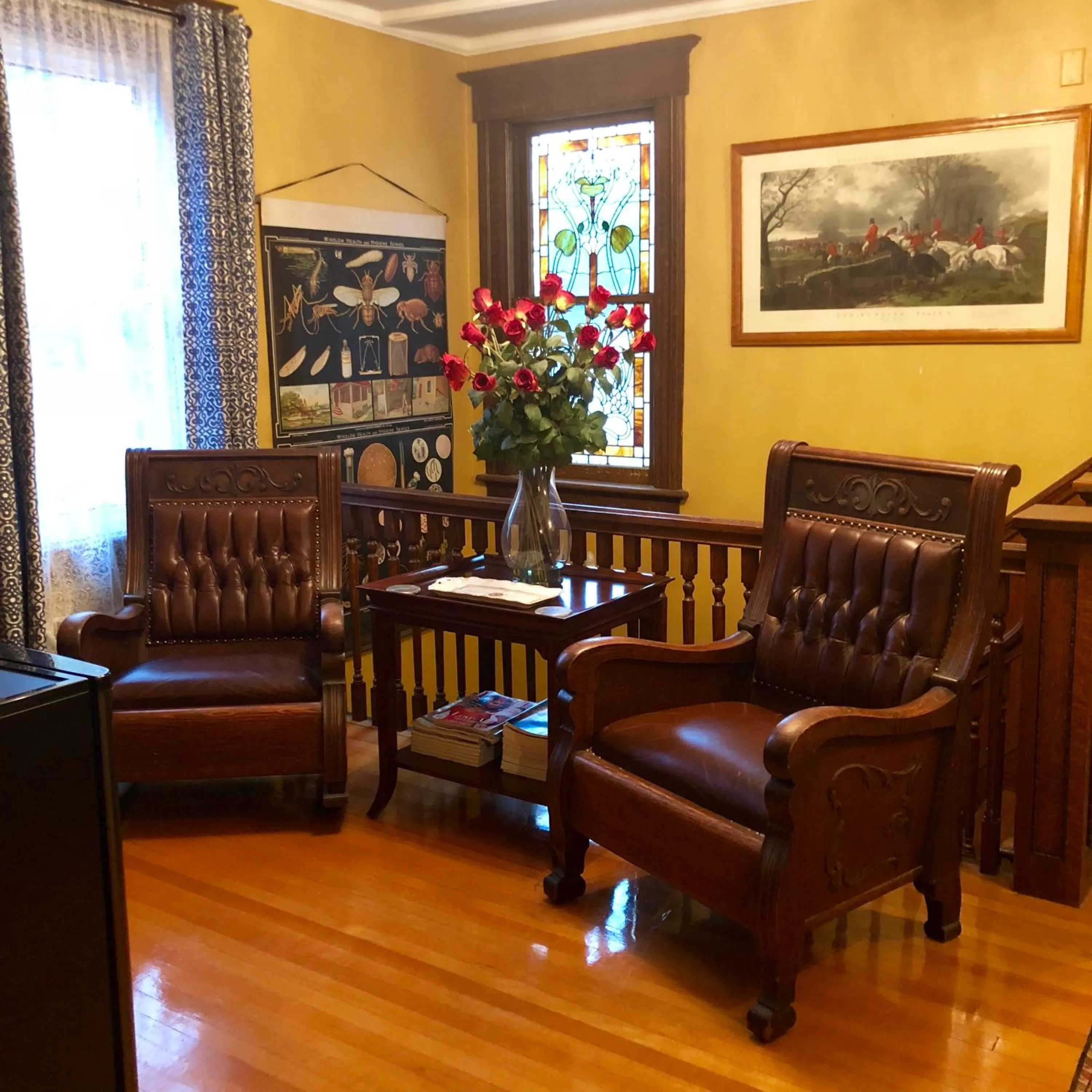 Communal lounge/ TV room in 1000 Islands Bed and Breakfast-The Bulloch House