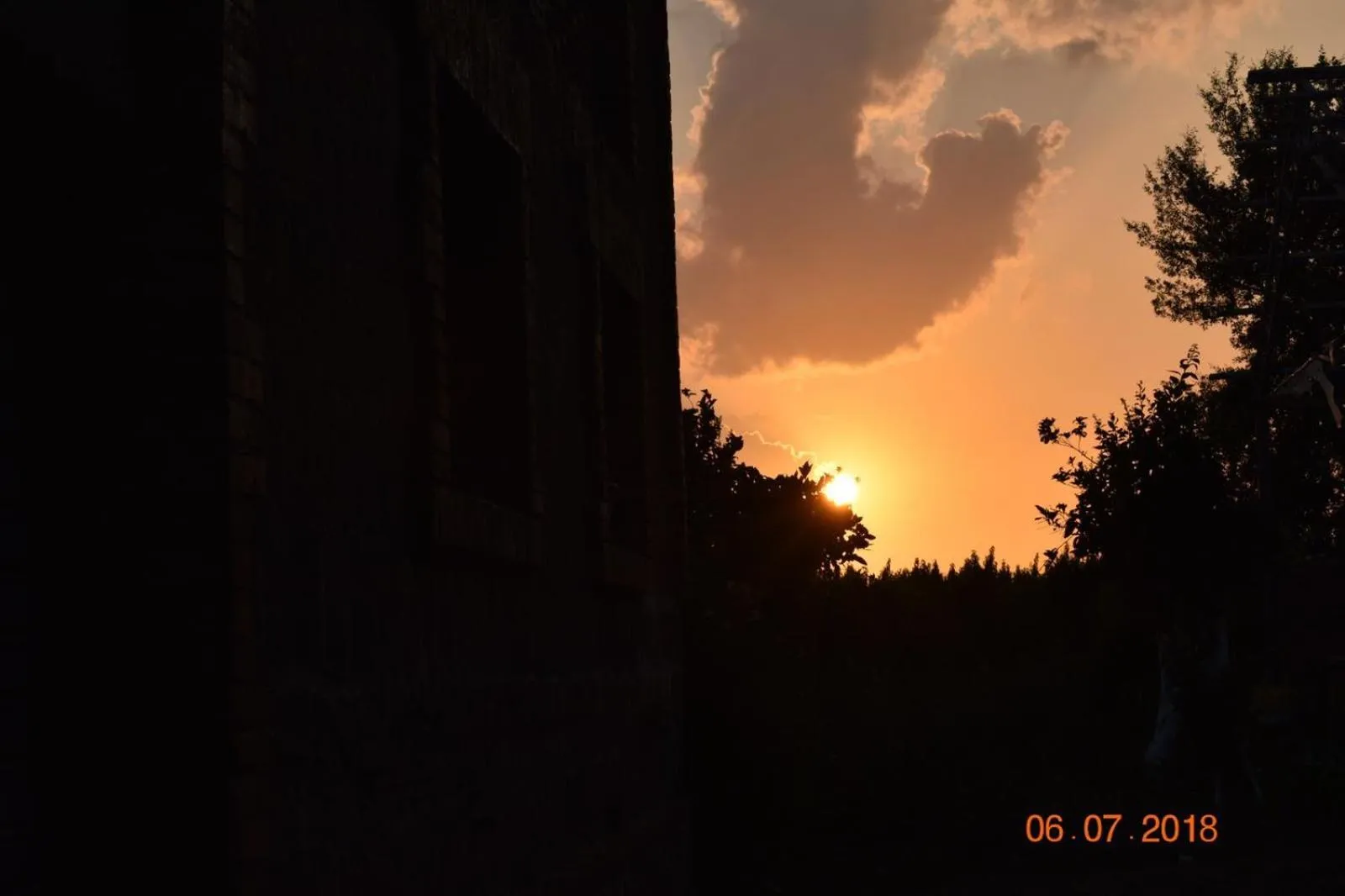 Sunset in Decri resort