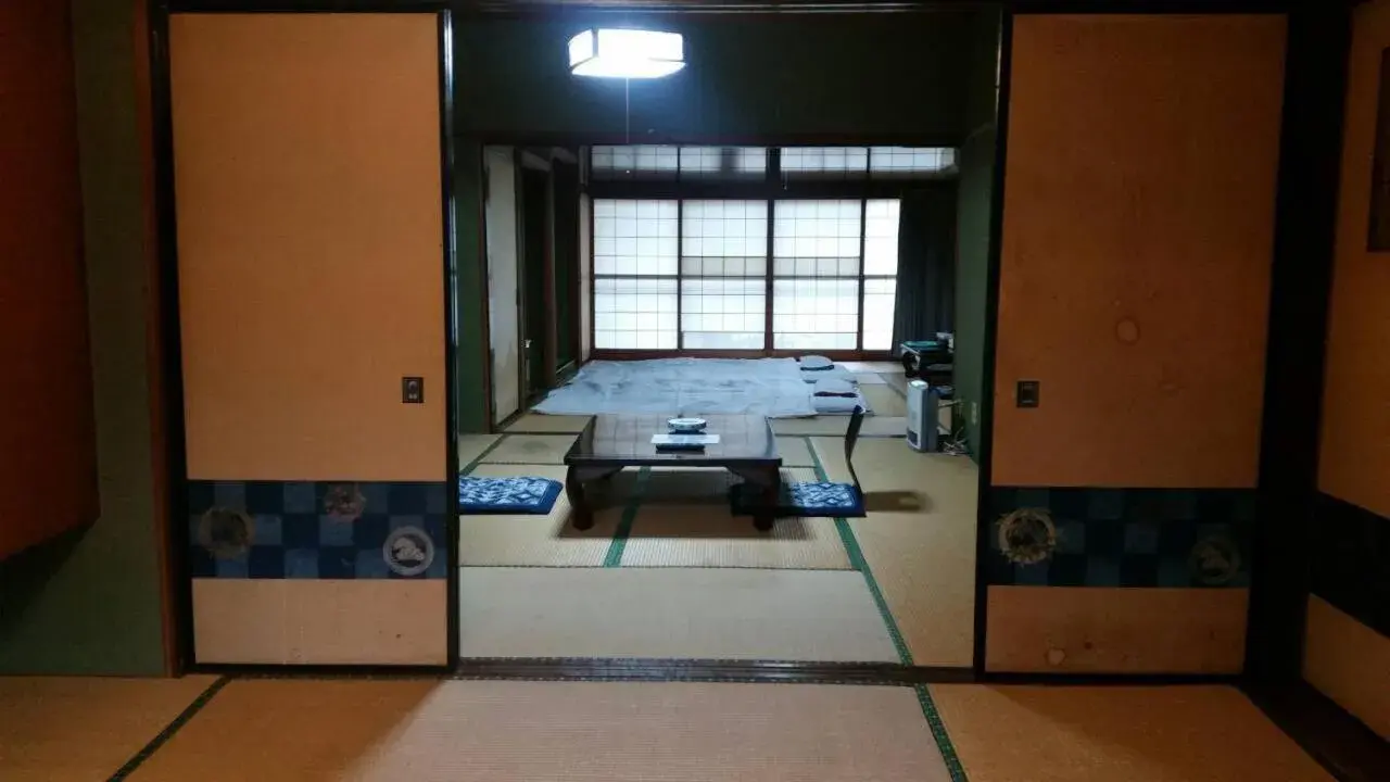 Japanese-Style Quadruple Room in Tobaya Ryokan Japanese-Style Quadruple Room in Tobaya Ryokan