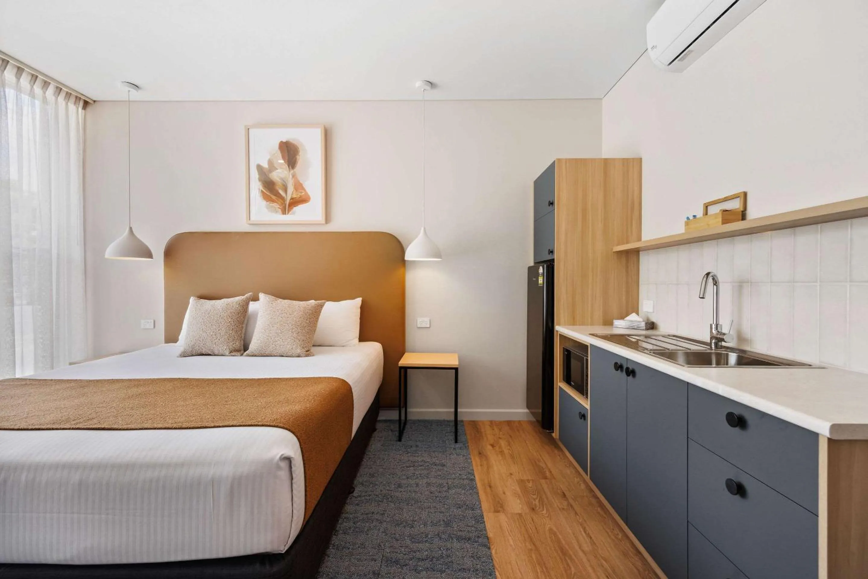 Bedroom, Bed in Comfort Inn Regal Park