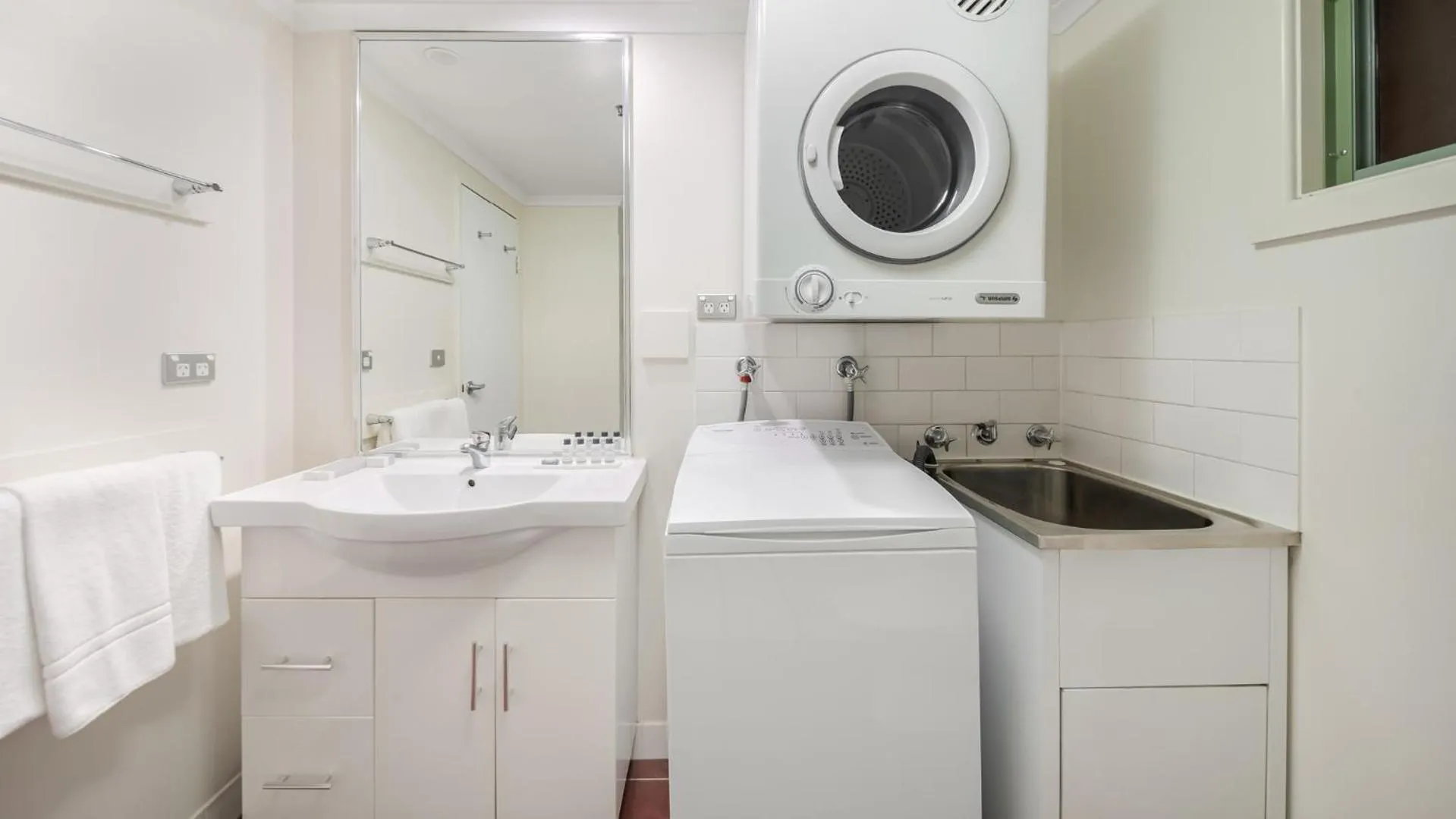 washing machine in Oaks Sydney Goldsbrough Suites