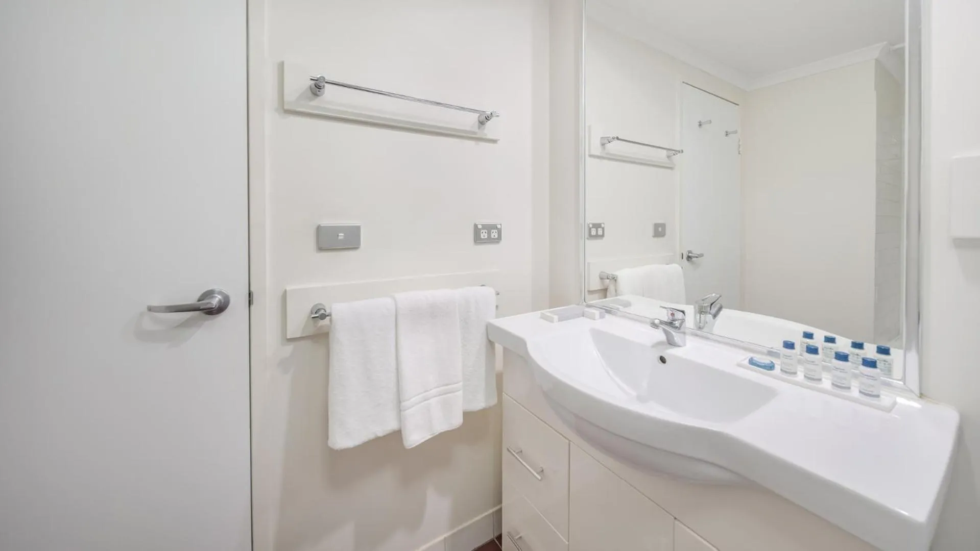 Bathroom in Oaks Sydney Goldsbrough Suites