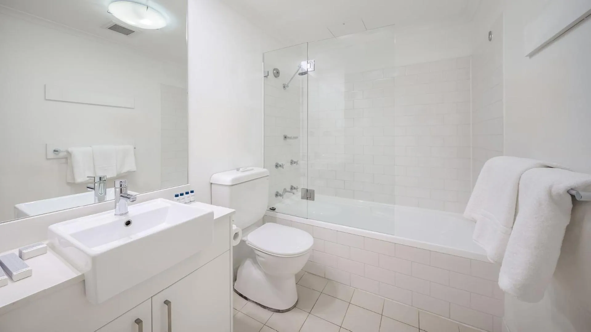 Toilet in Oaks Sydney Goldsbrough Suites