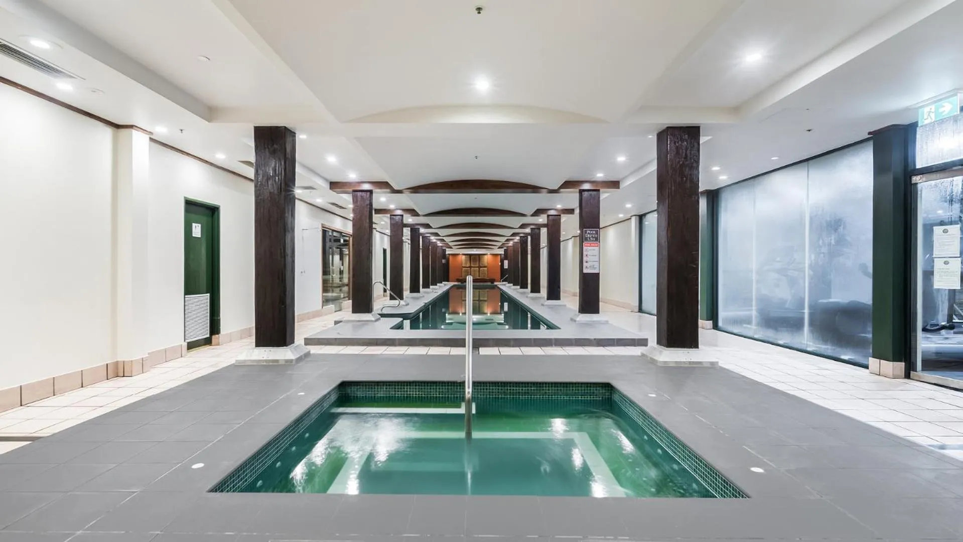 Hot Tub in Oaks Sydney Goldsbrough Suites