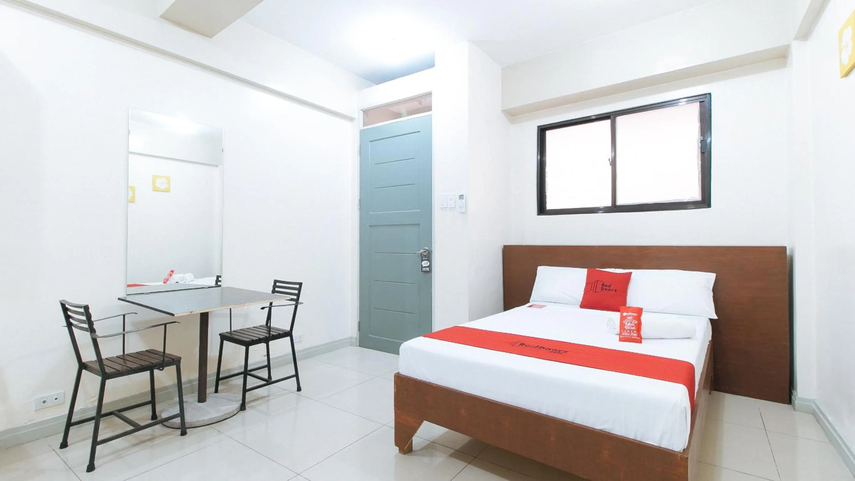 Dining area, Bed in RedDoorz near Pasay Taft