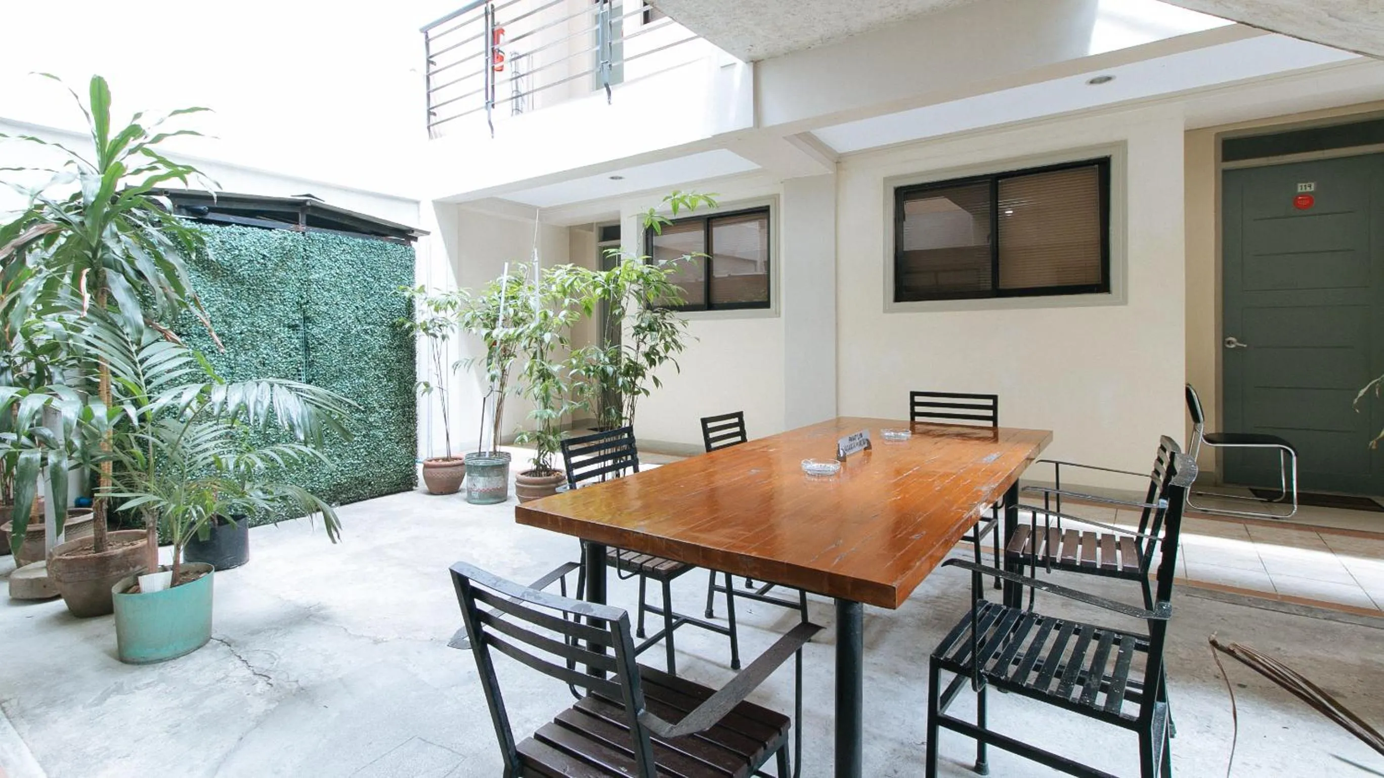 Balcony/Terrace in RedDoorz near Pasay Taft