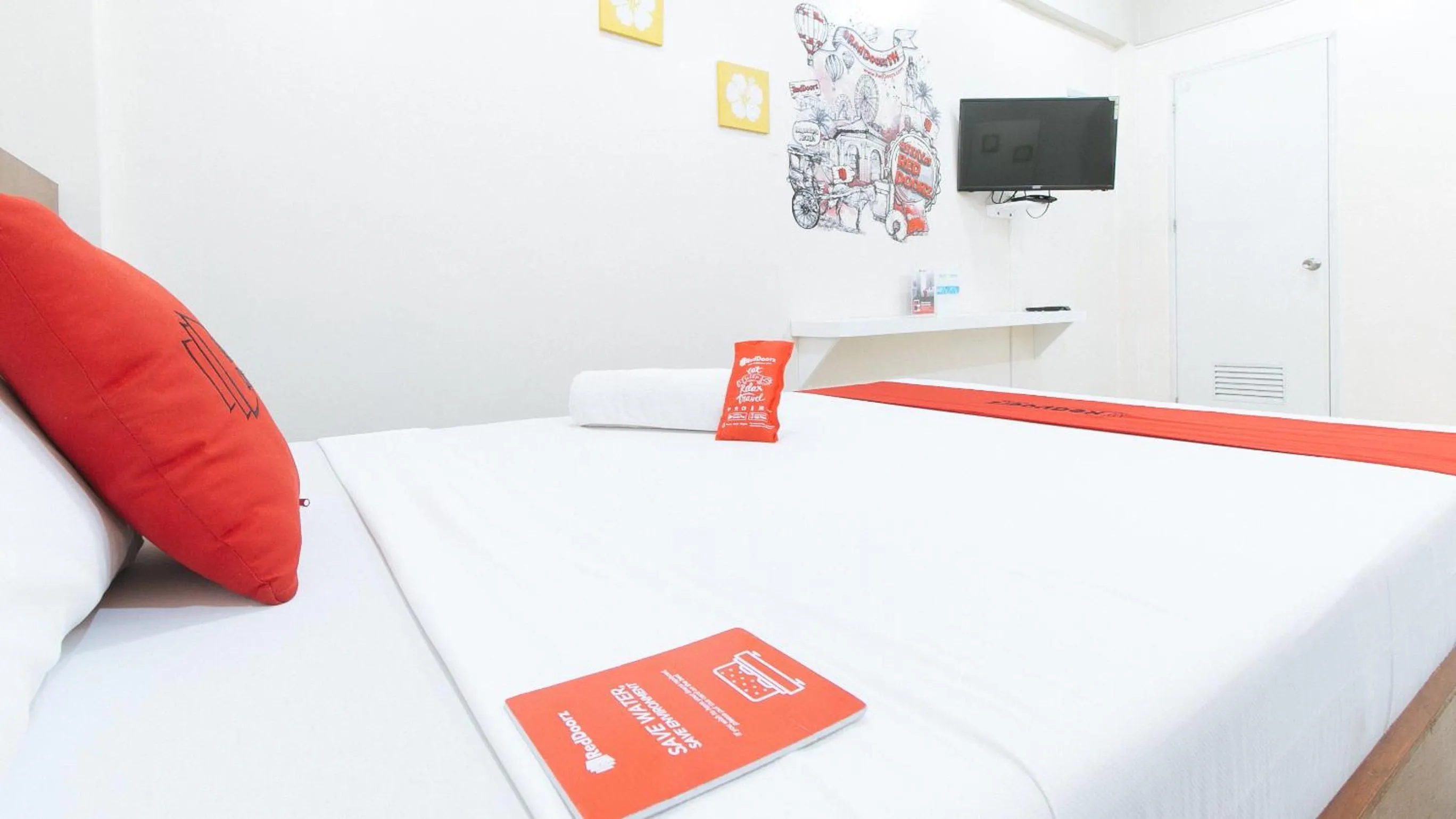 TV and multimedia, Bed in RedDoorz near Pasay Taft
