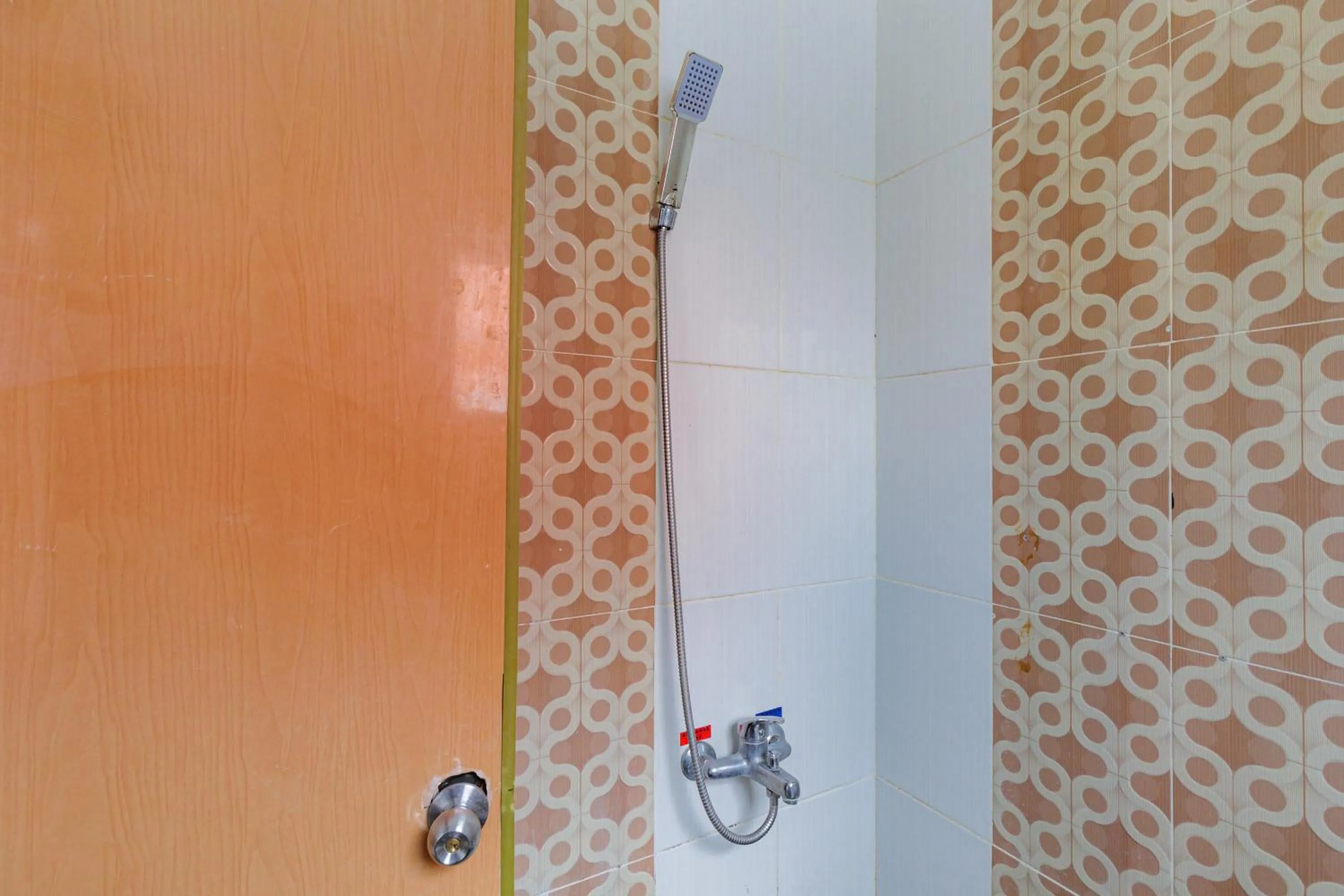 Bathroom in RedDoorz near Taman Rekreasi Selecta