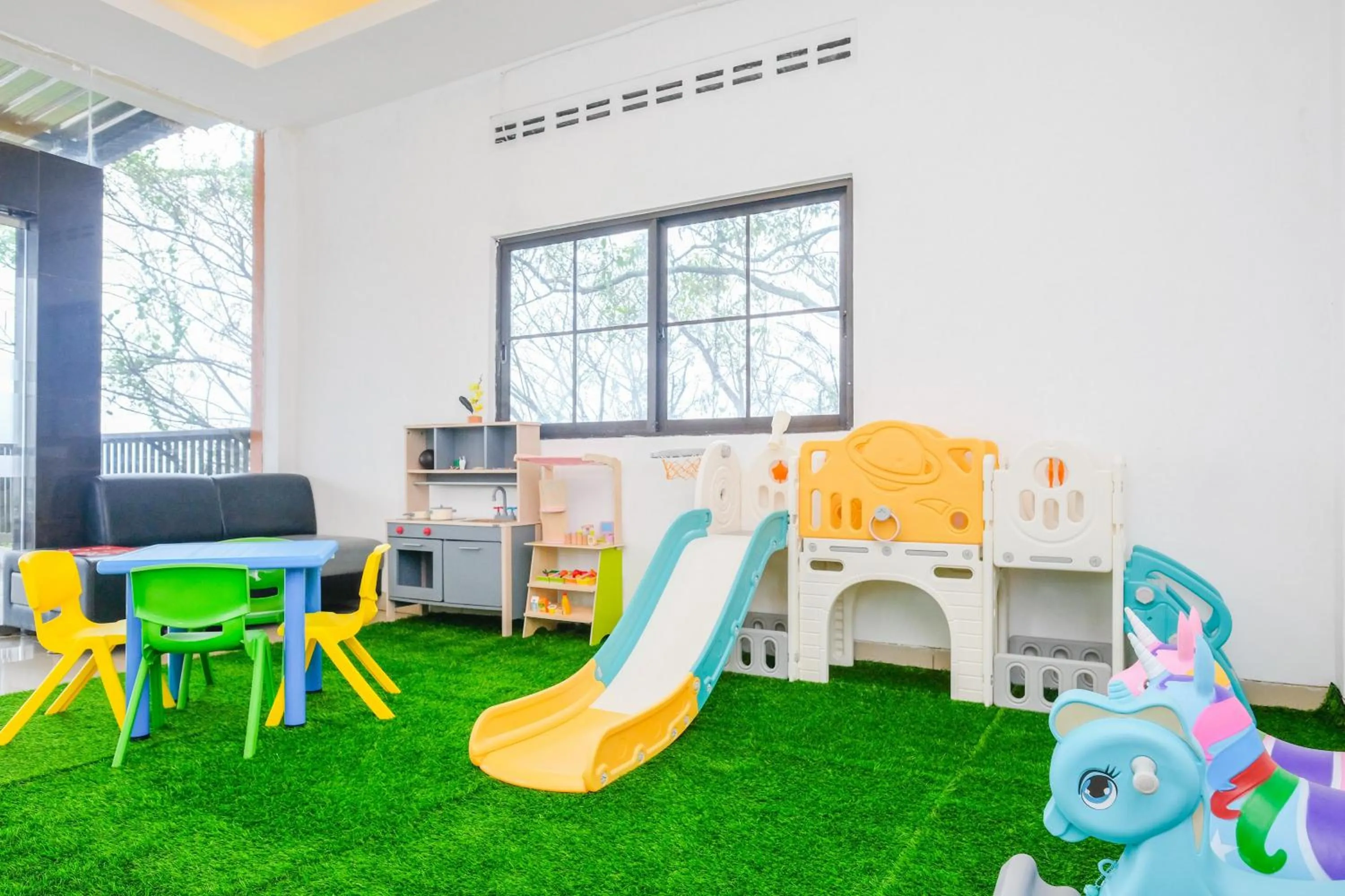 Children play ground in RedDoorz near Taman Rekreasi Selecta