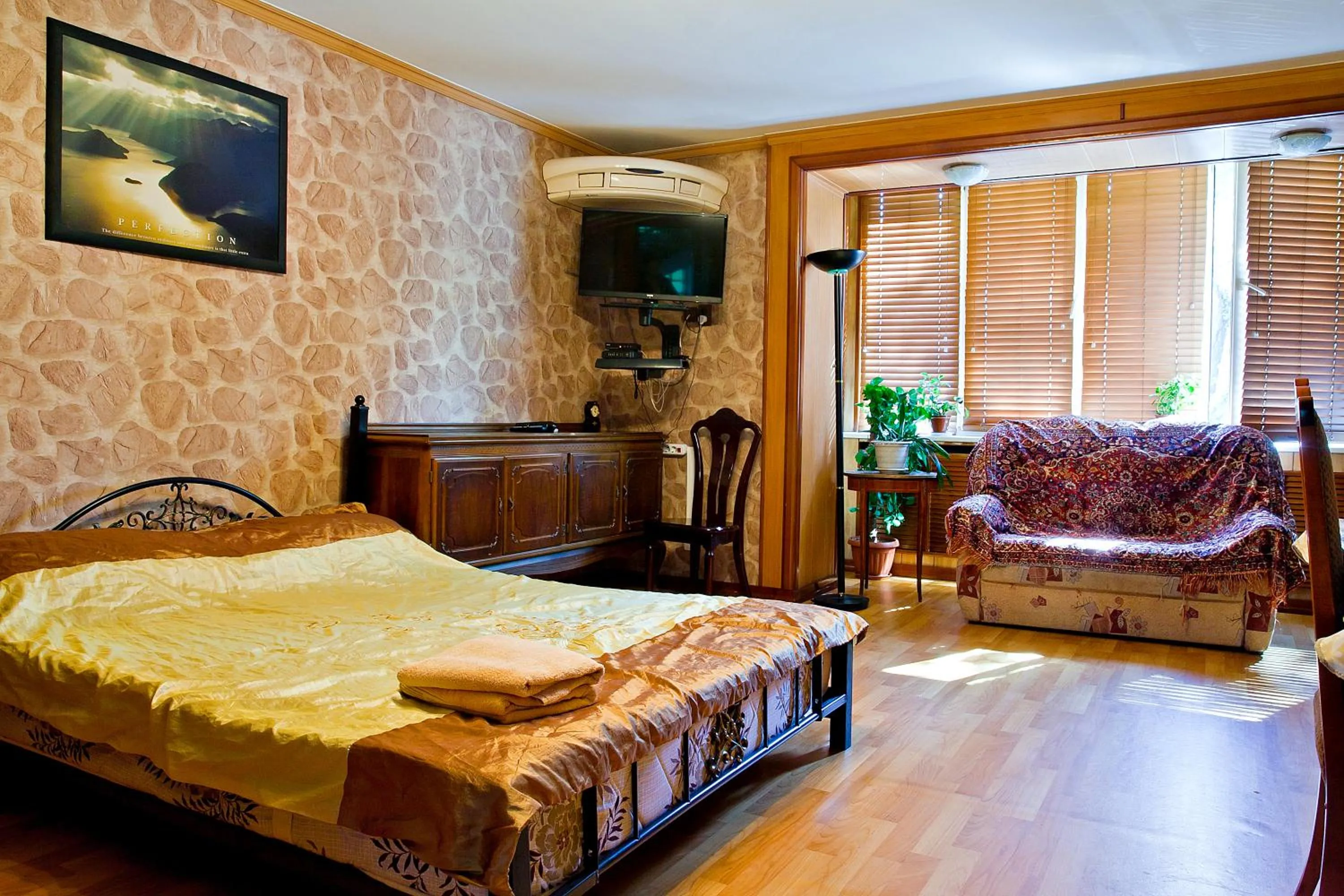 Bed in Lessor Apartments