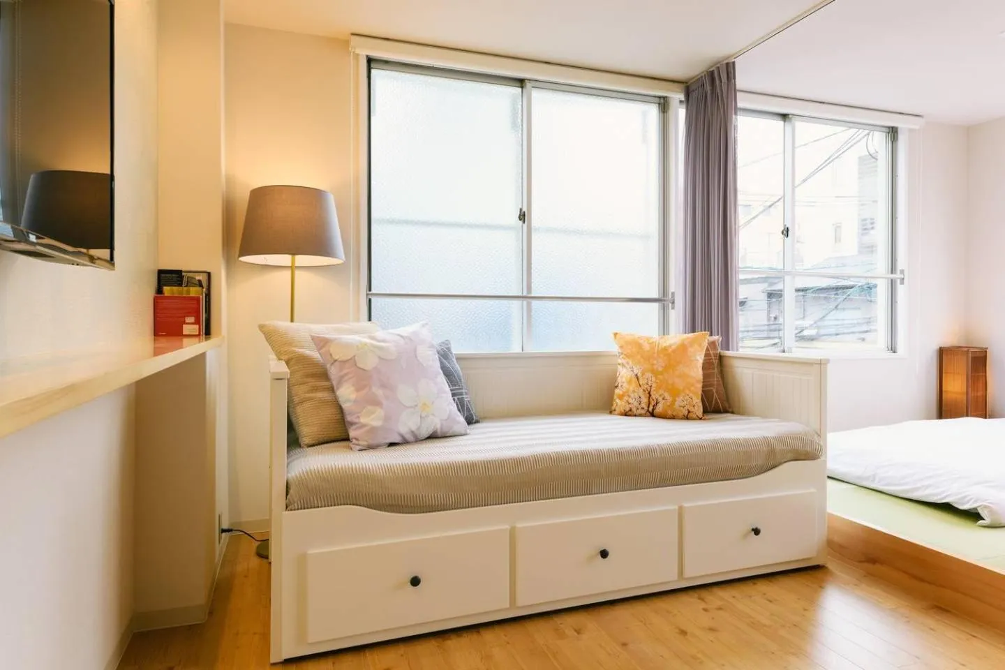 Living room, Bed in TEN APARTMENT HOTEL