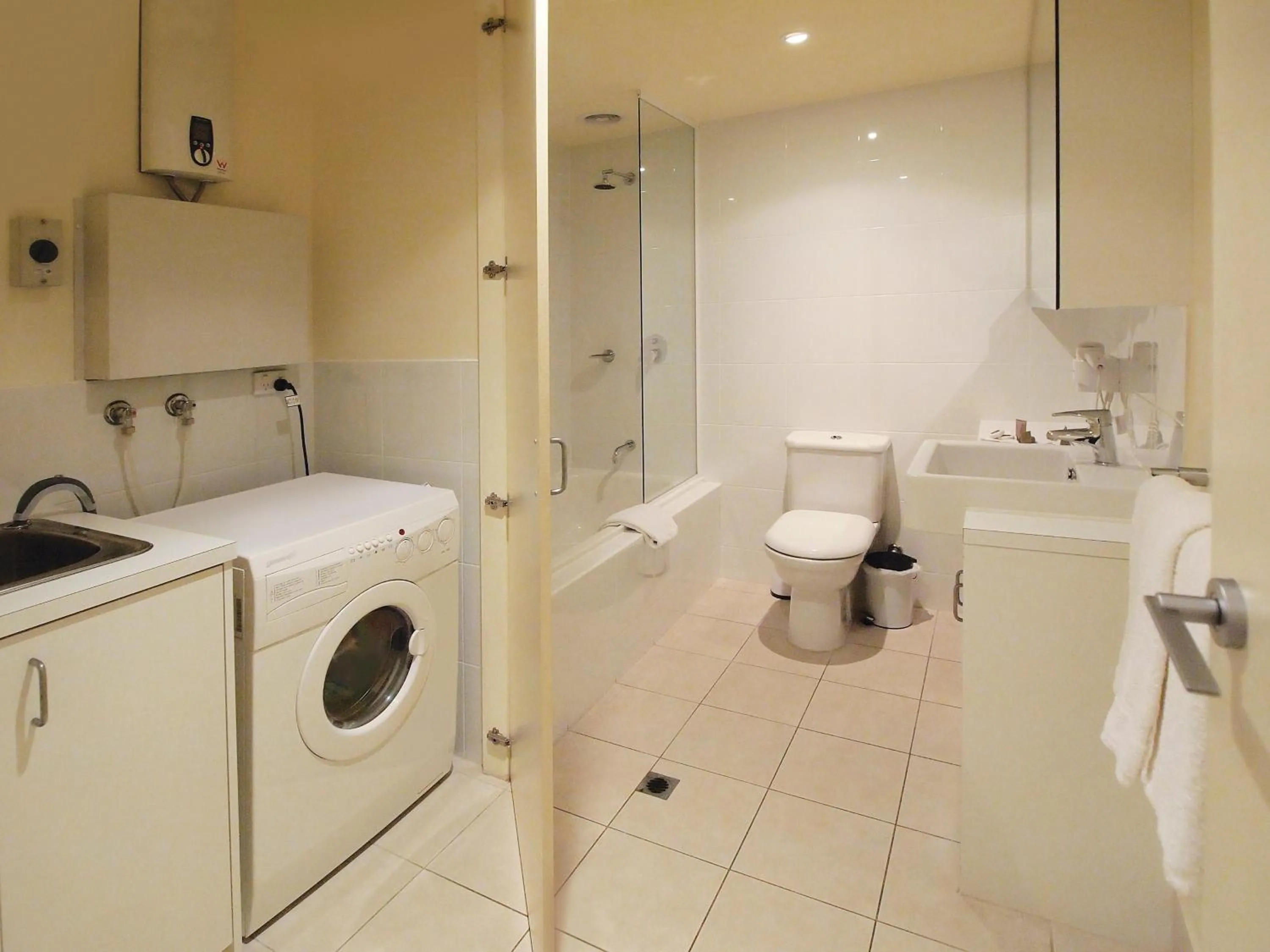 Toilet in Oaks Melbourne on Lonsdale Suites