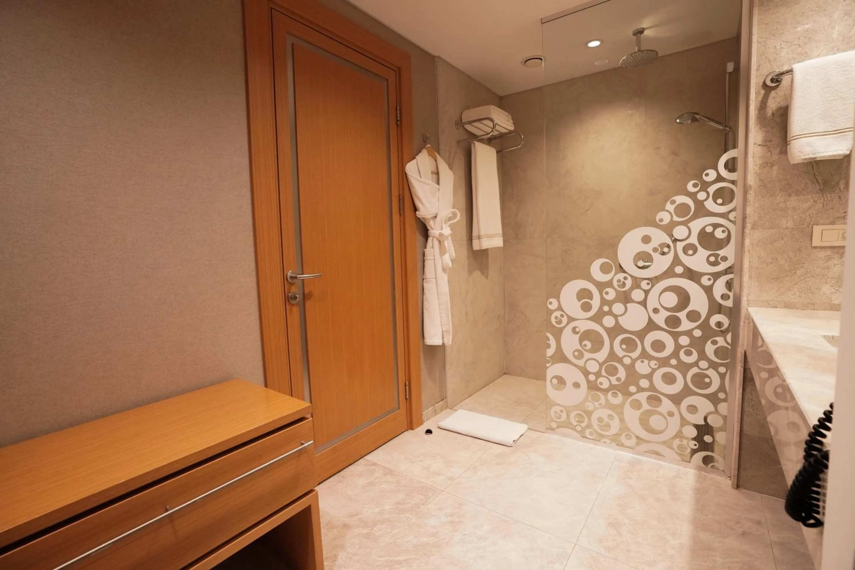 Shower in Divan Erbil Hotel