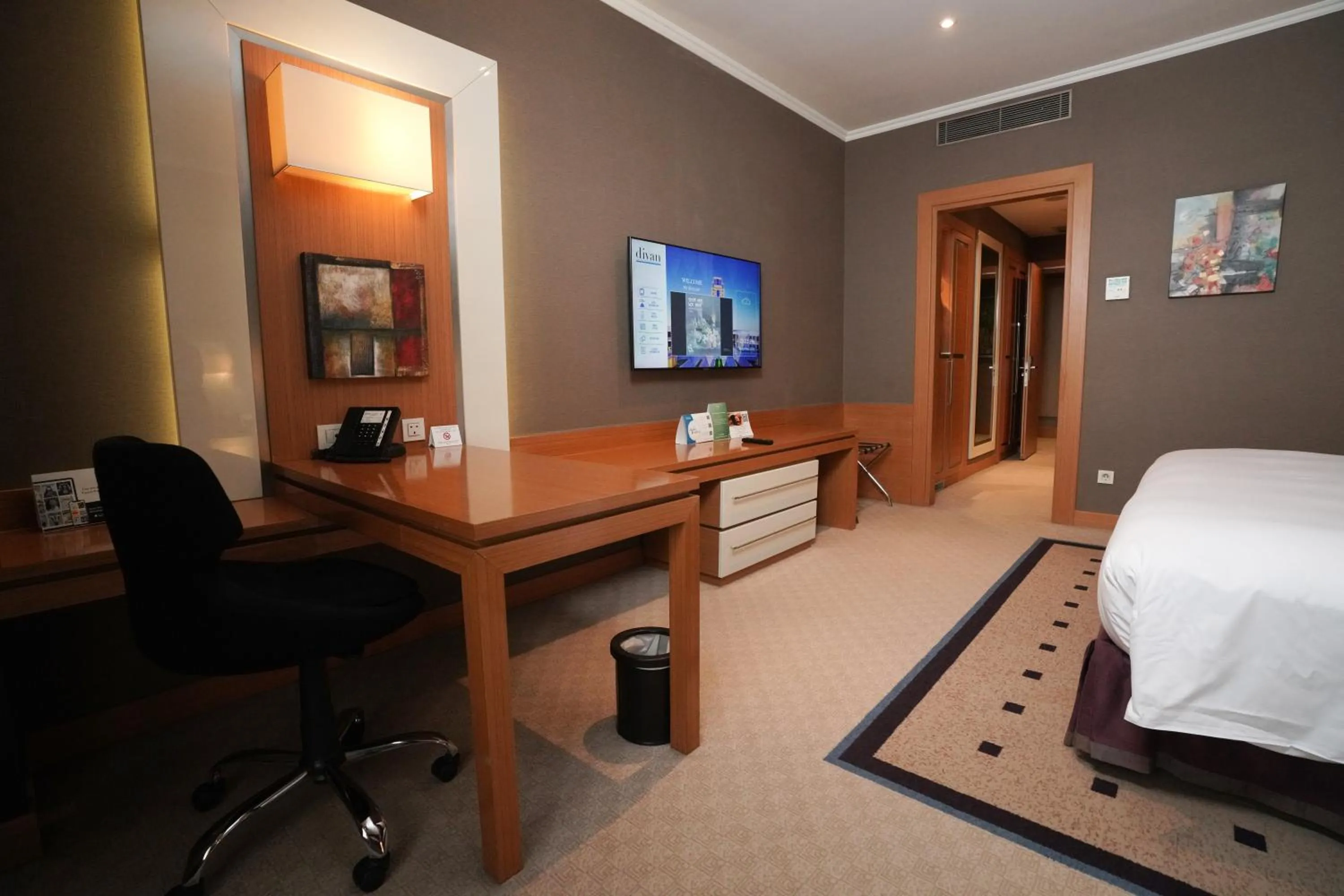 Photo of the whole room, Bed in Divan Erbil Hotel