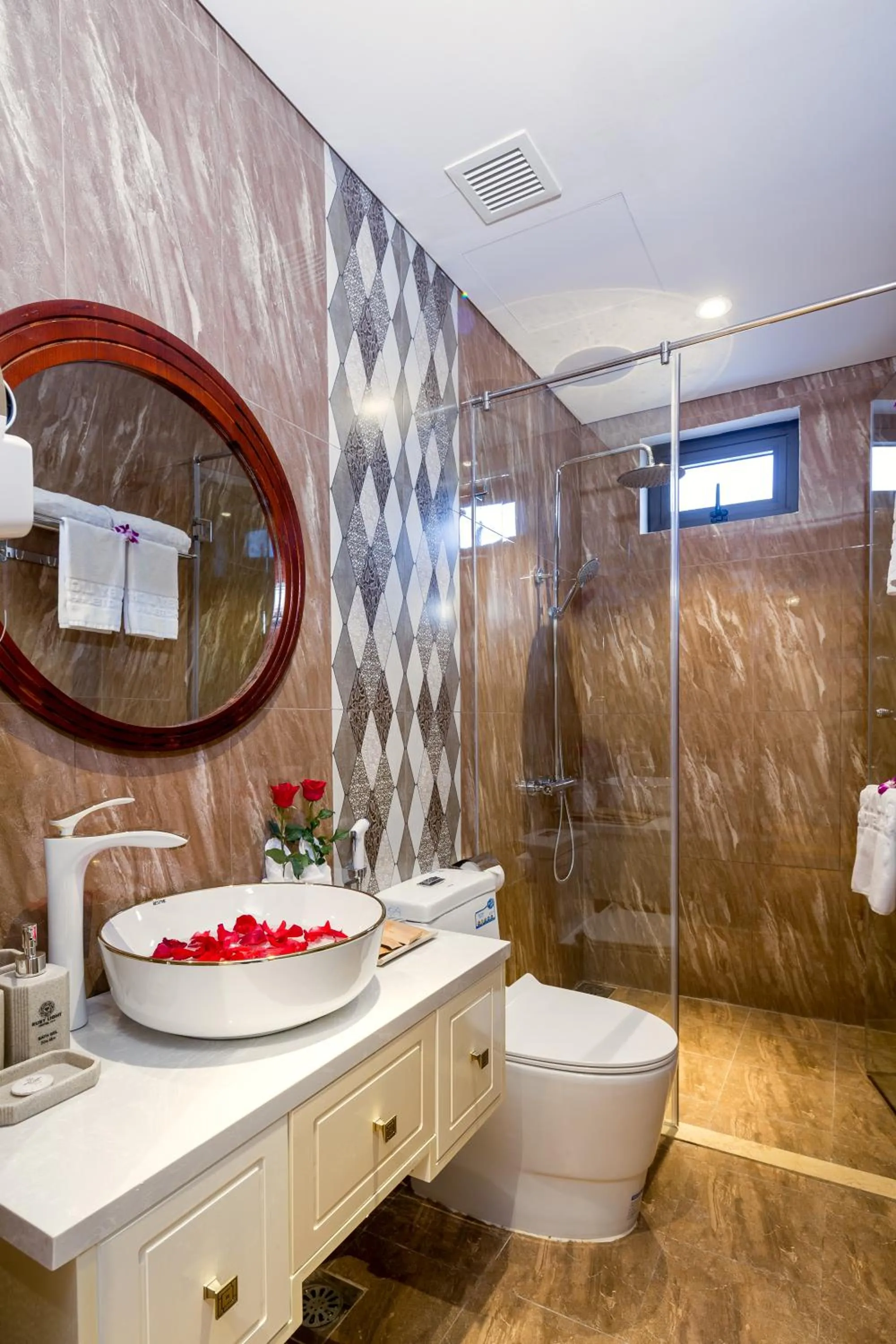 Shower in Menora Grand Da Nang