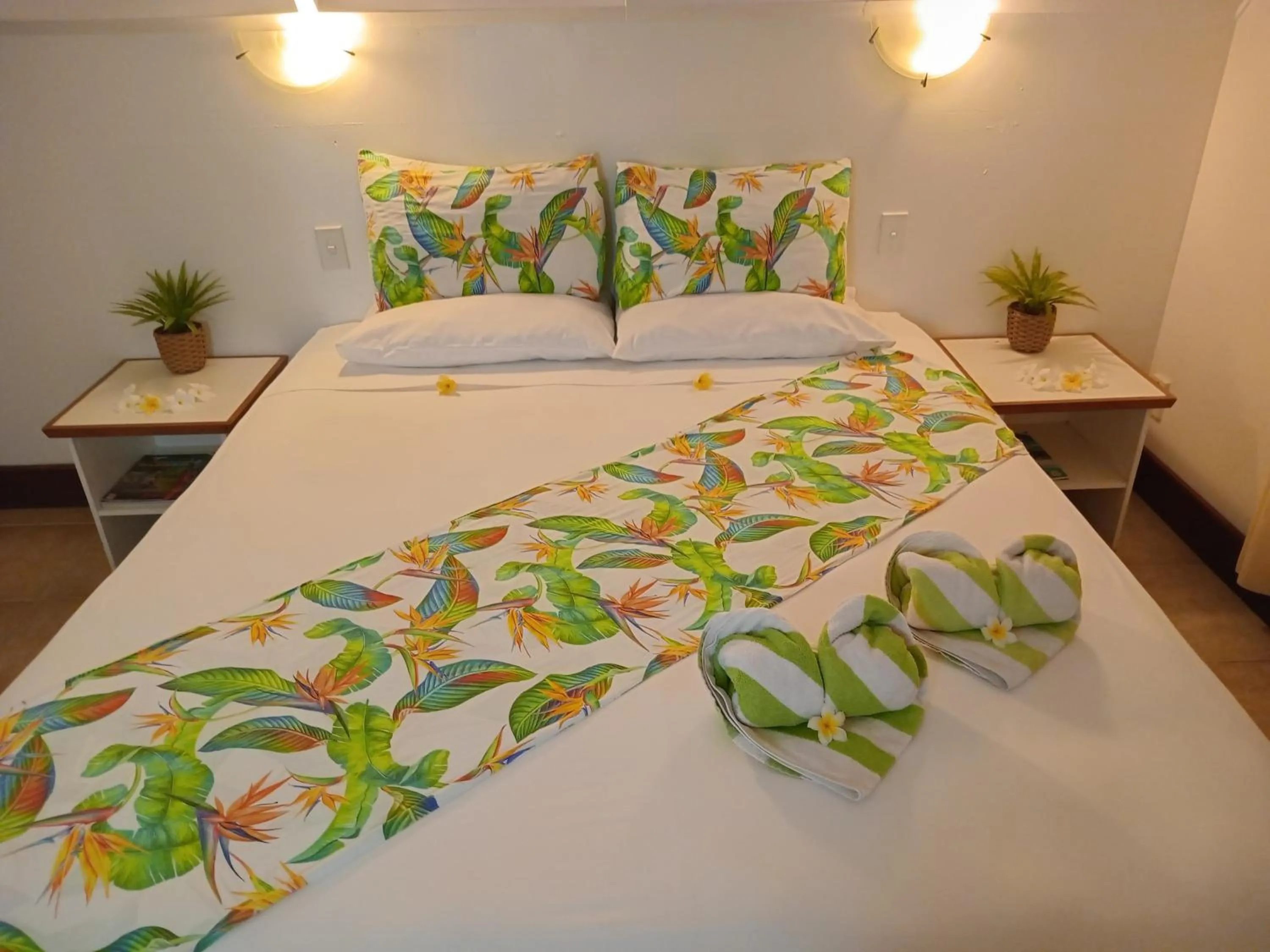 Bed in Paradise Cove Lodge