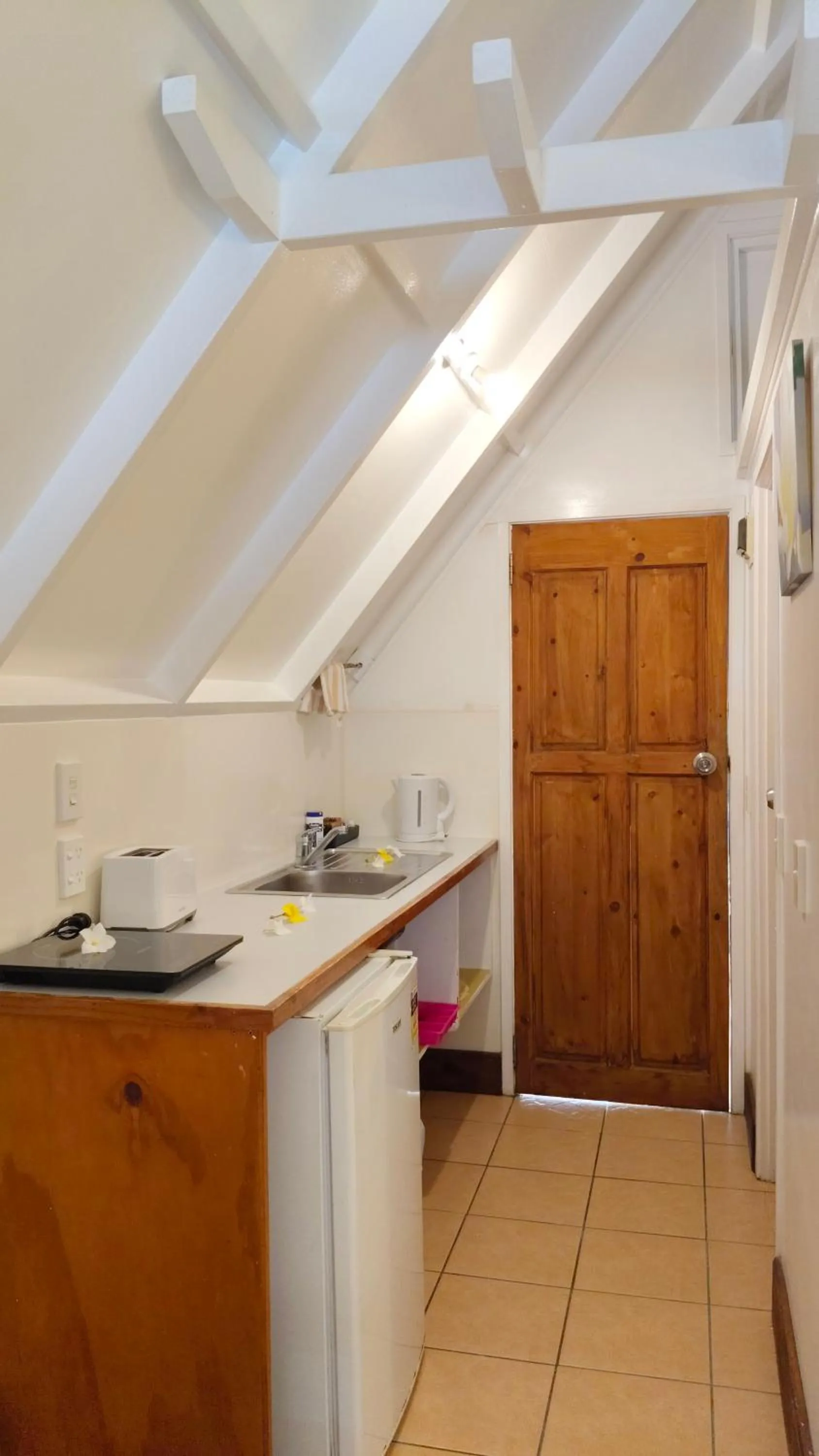 Kitchen or kitchenette in Paradise Cove Lodge