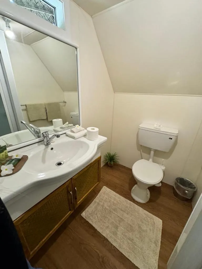 Bathroom in Paradise Cove Lodge