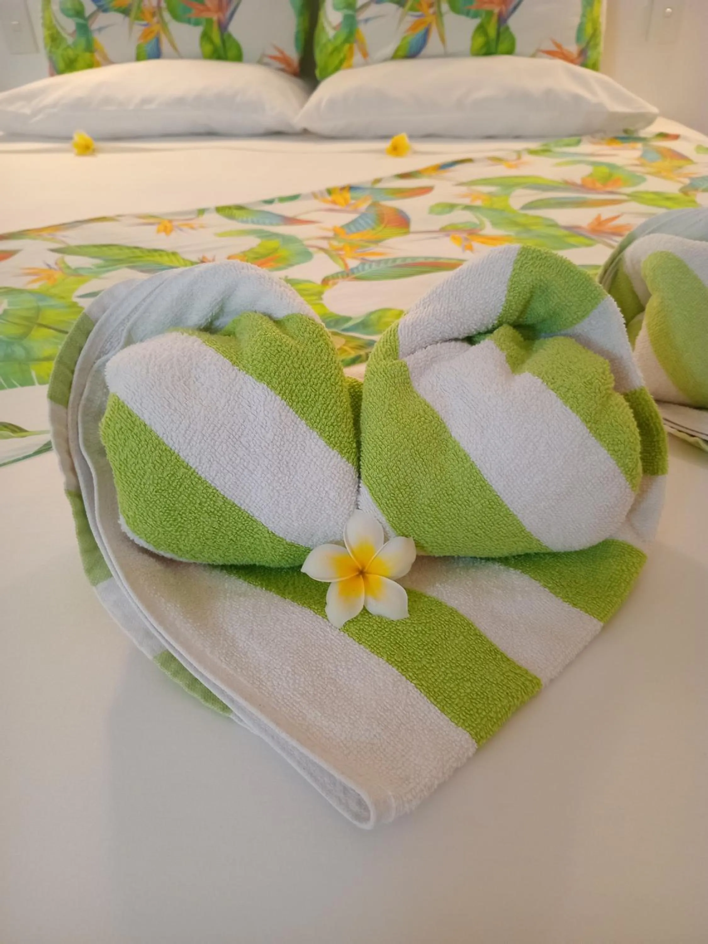 towels, Bed in Paradise Cove Lodge