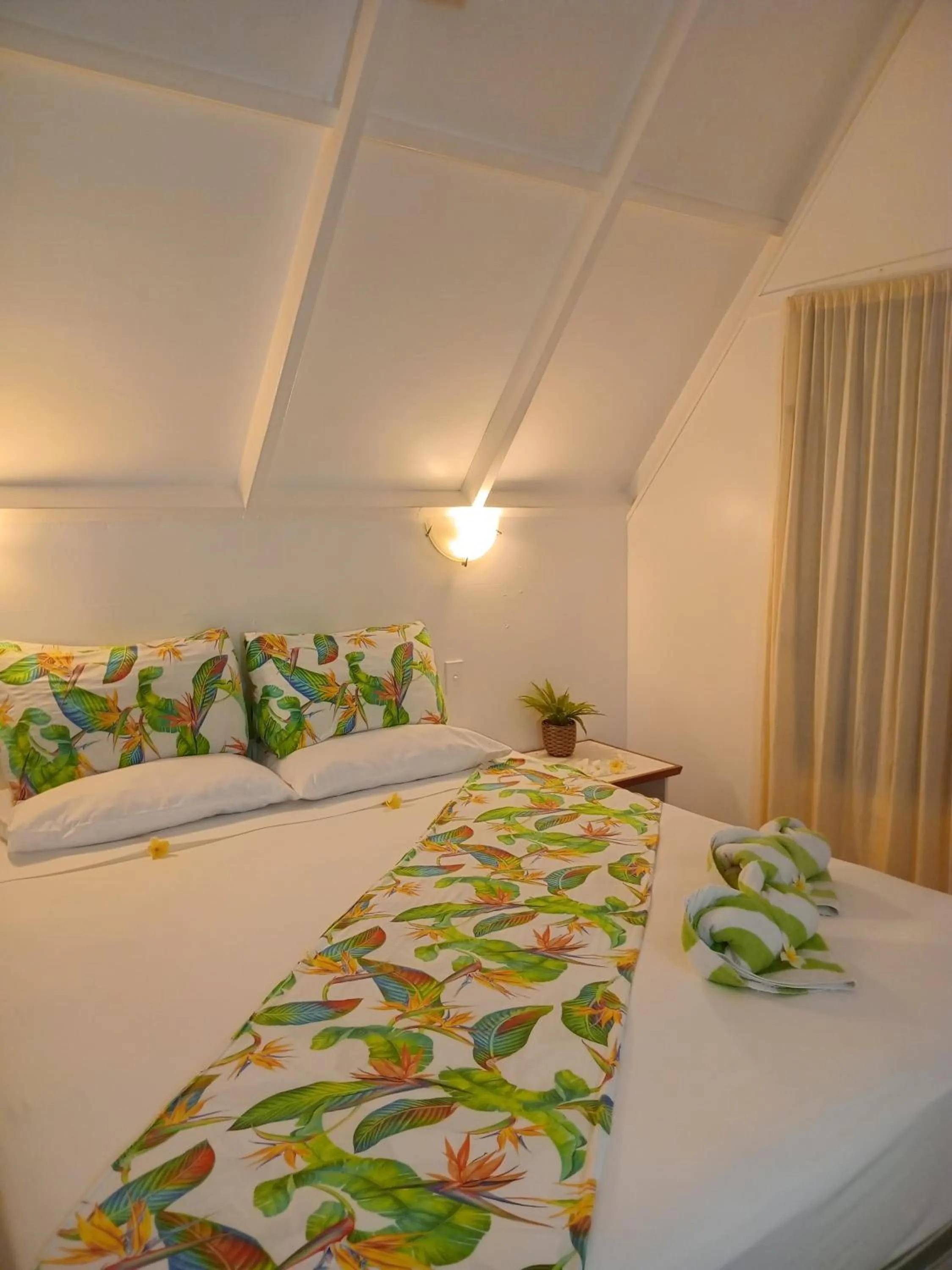 Bed in Paradise Cove Lodge