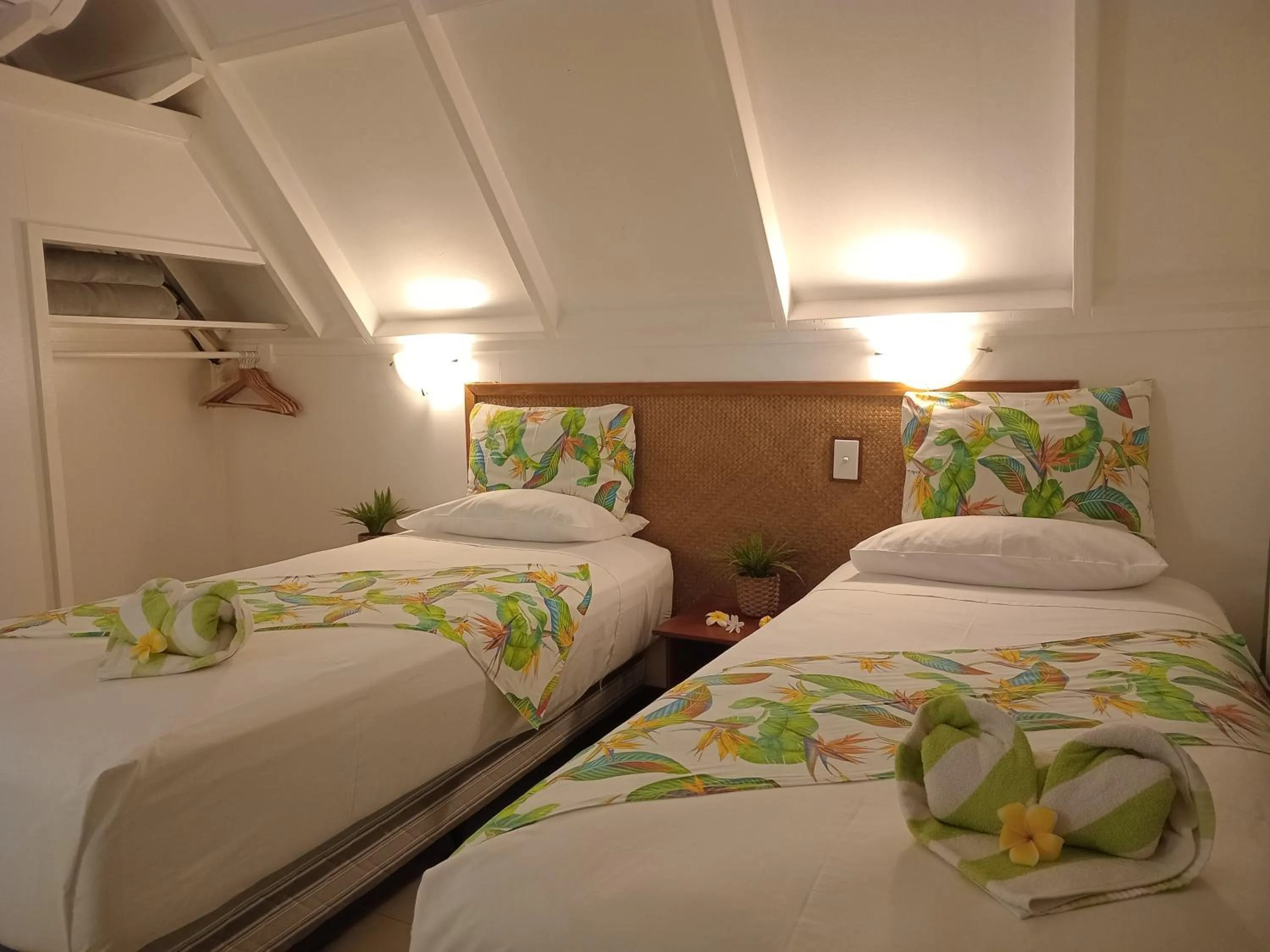 Bed in Paradise Cove Lodge