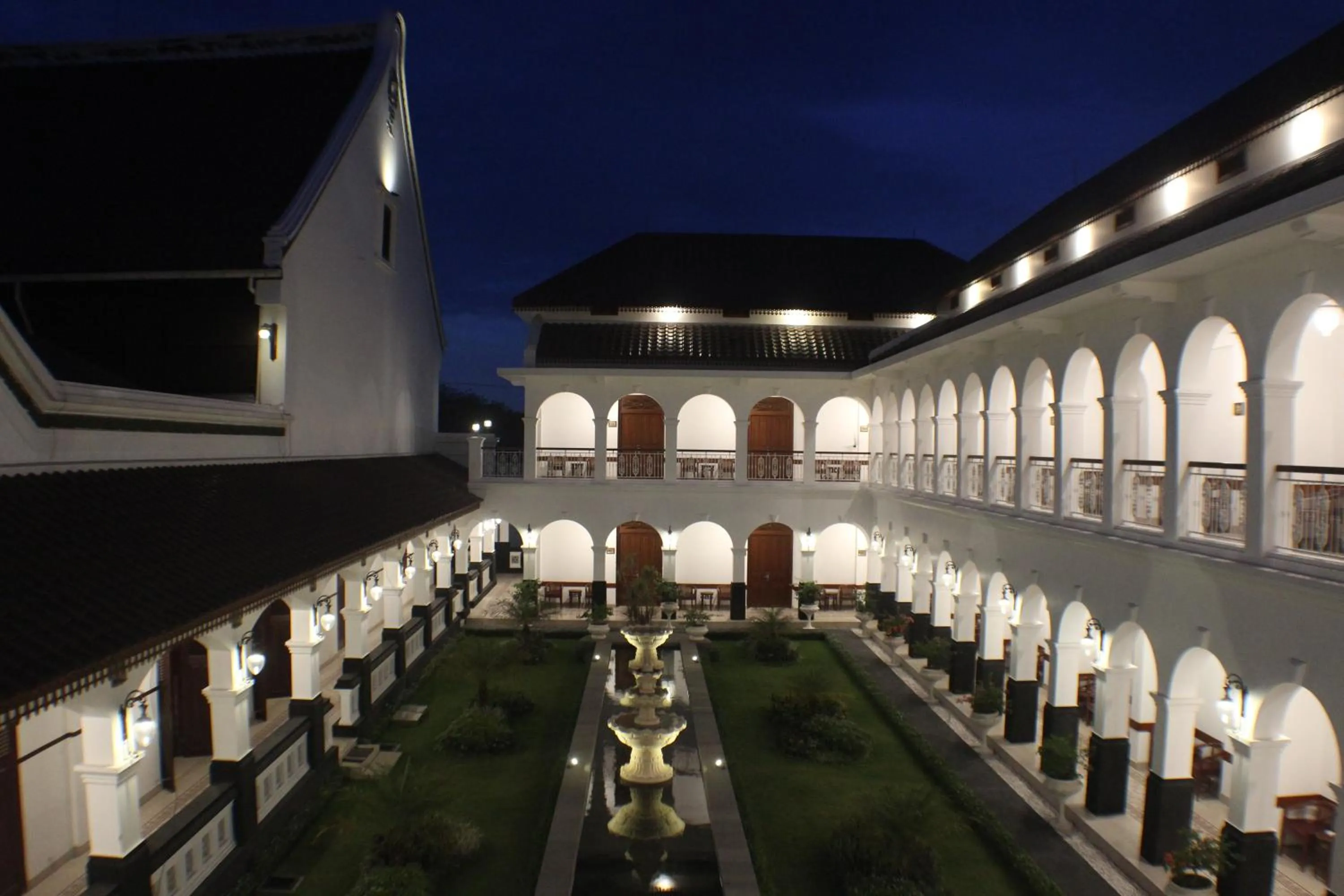 Night in Daroessalam Syariah Heritage Hotel