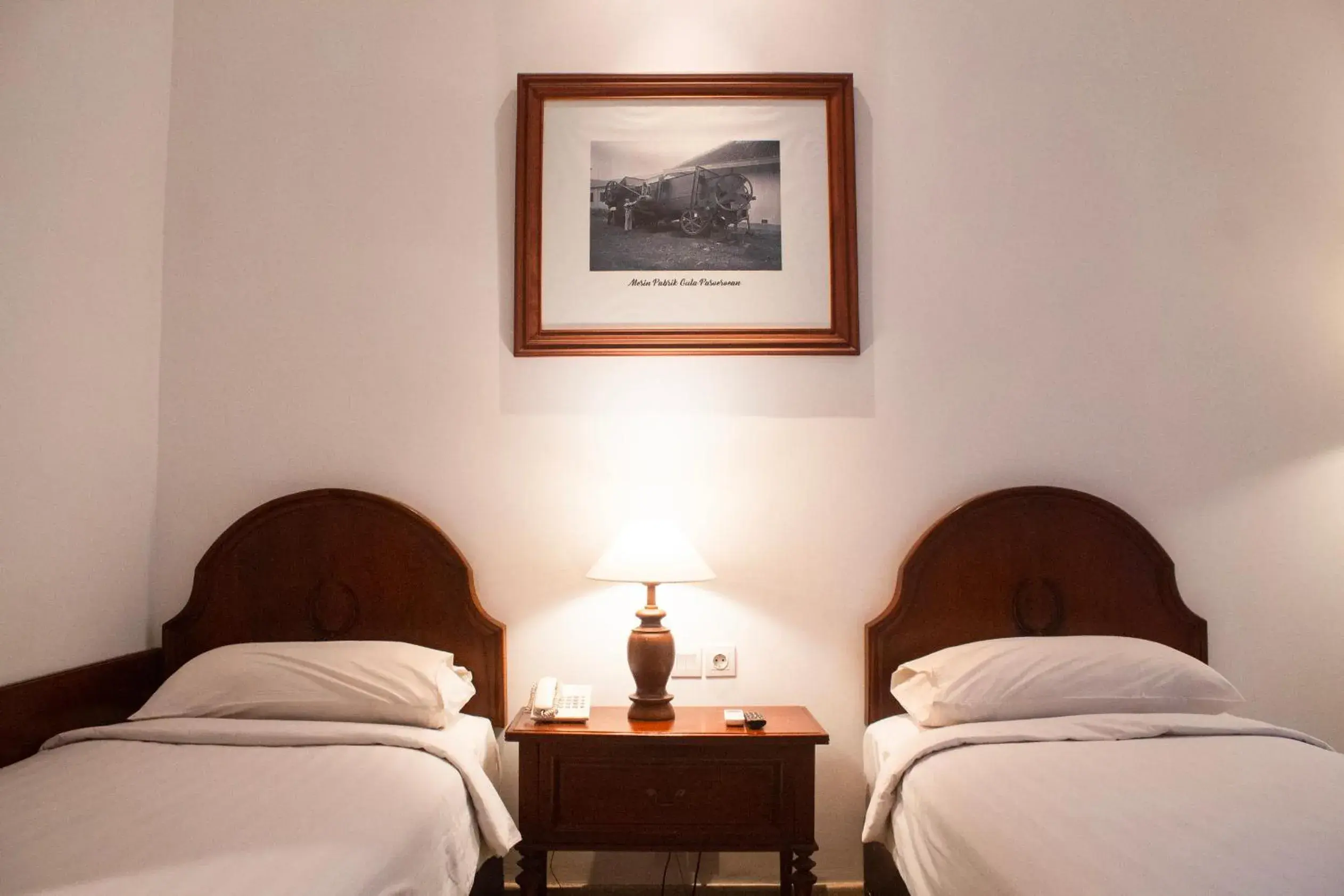 Deluxe Twin Room in Daroessalam Syariah Heritage Hotel Deluxe Twin Room in Daroessalam Syariah Heritage Hotel