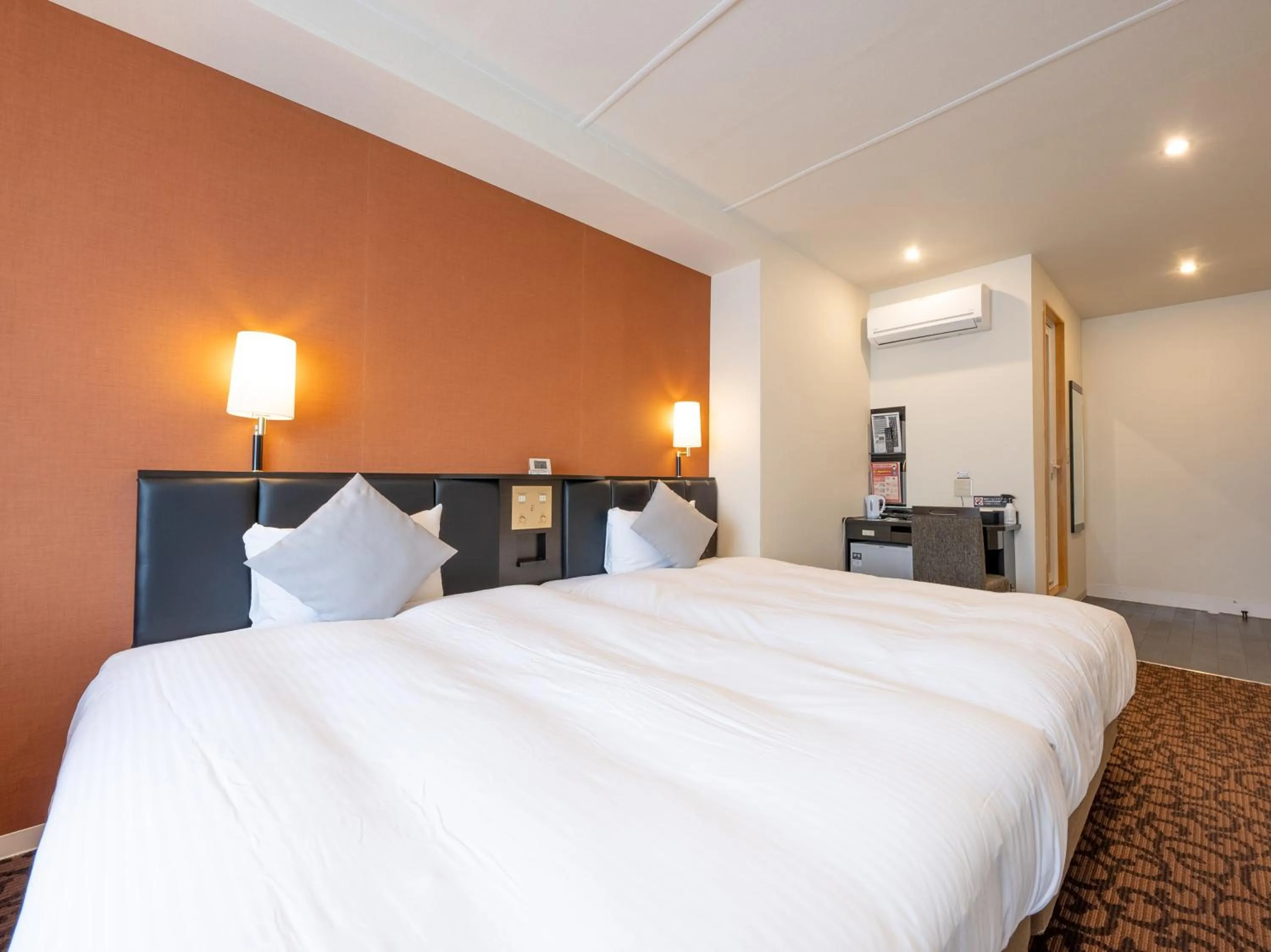 Photo of the whole room in Tabist S hyde Park Koga Station