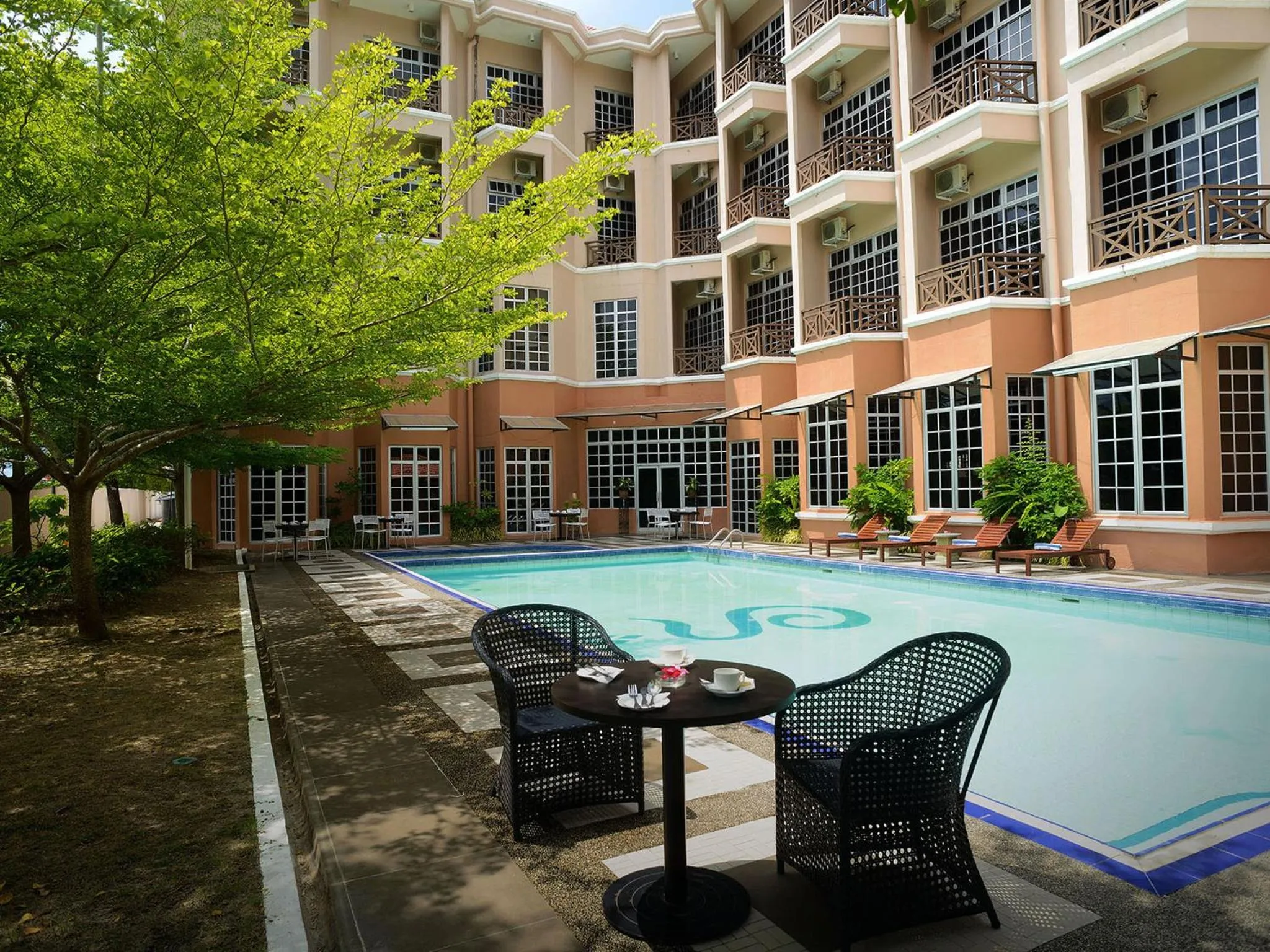 Pool view in Bella Vista Express Hotel