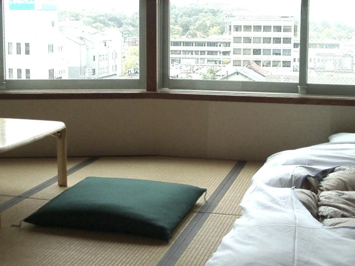 Bed in Hotel Estacion Hikone