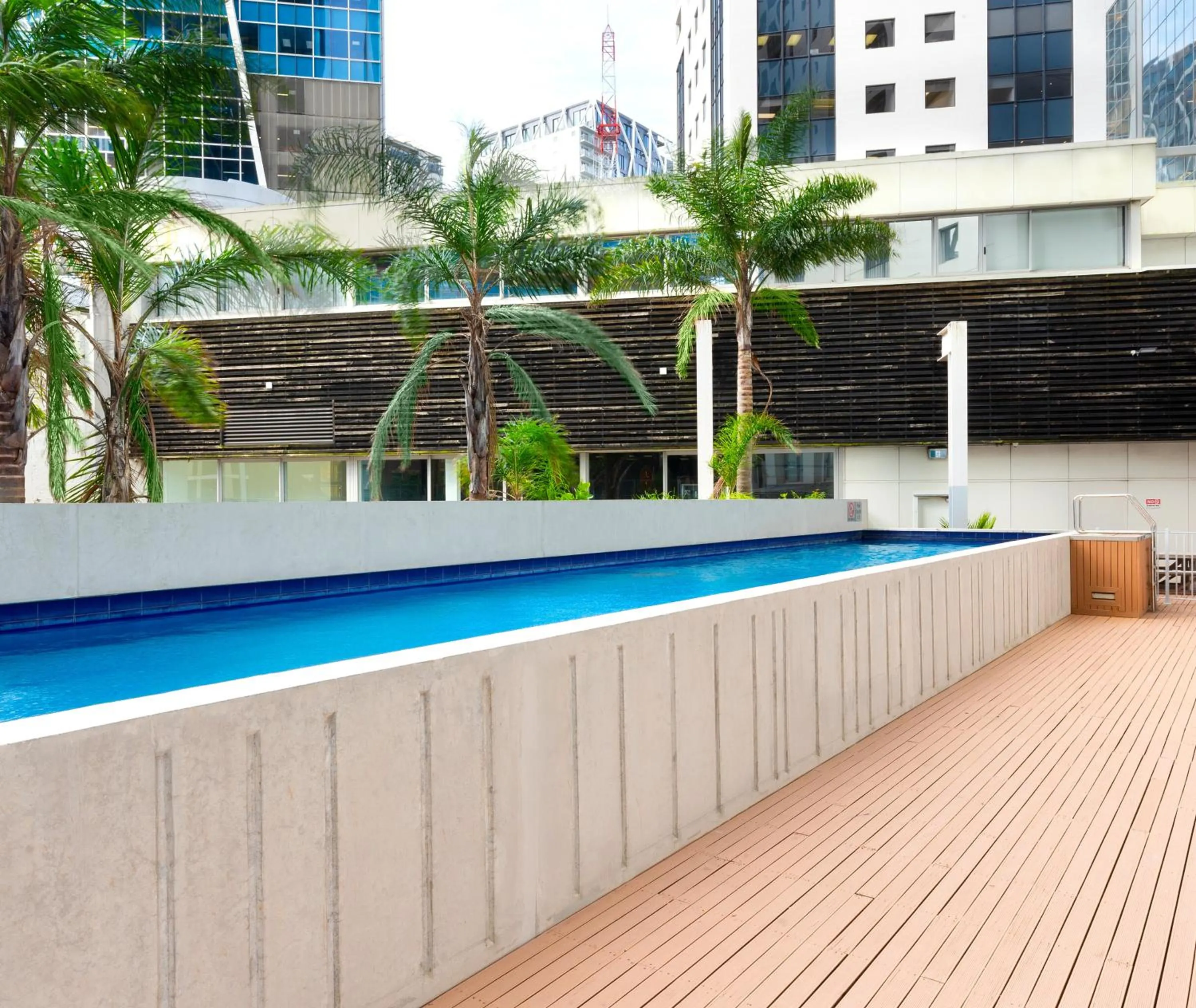 Swimming pool in Auckland Harbour Suites