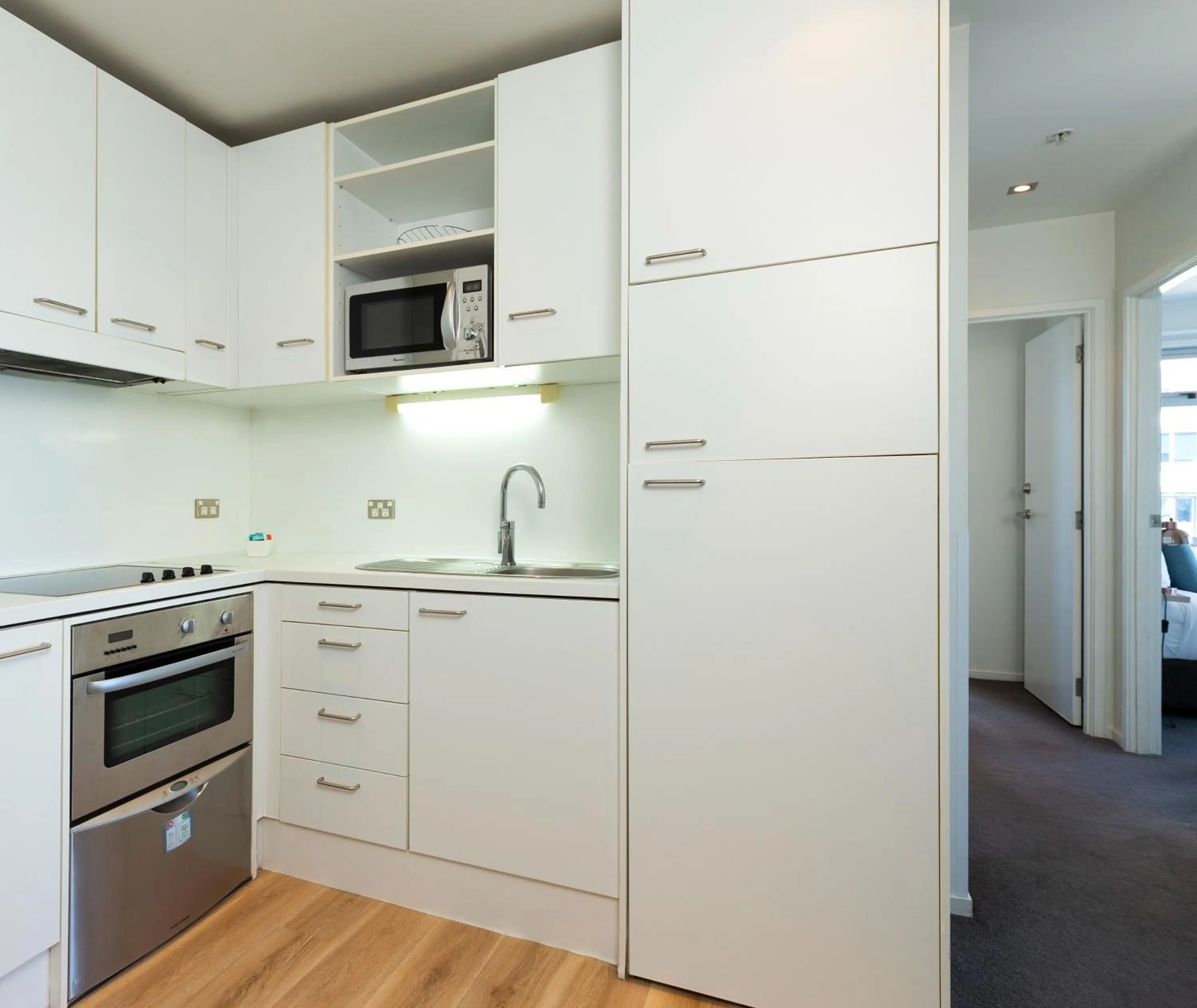 Kitchen or kitchenette in Auckland Harbour Suites
