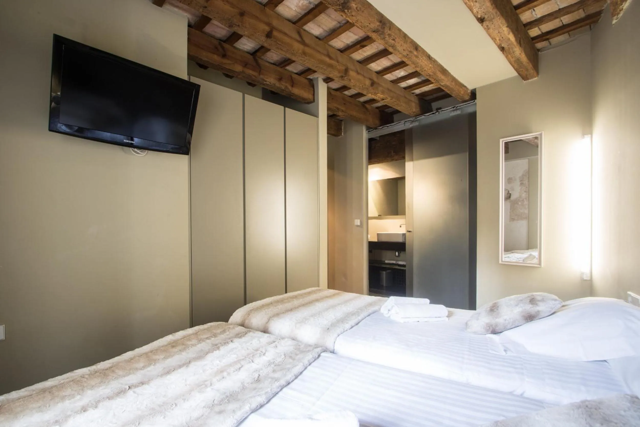 Communal lounge/ TV room, Bed in Cosy Rooms Bolsería