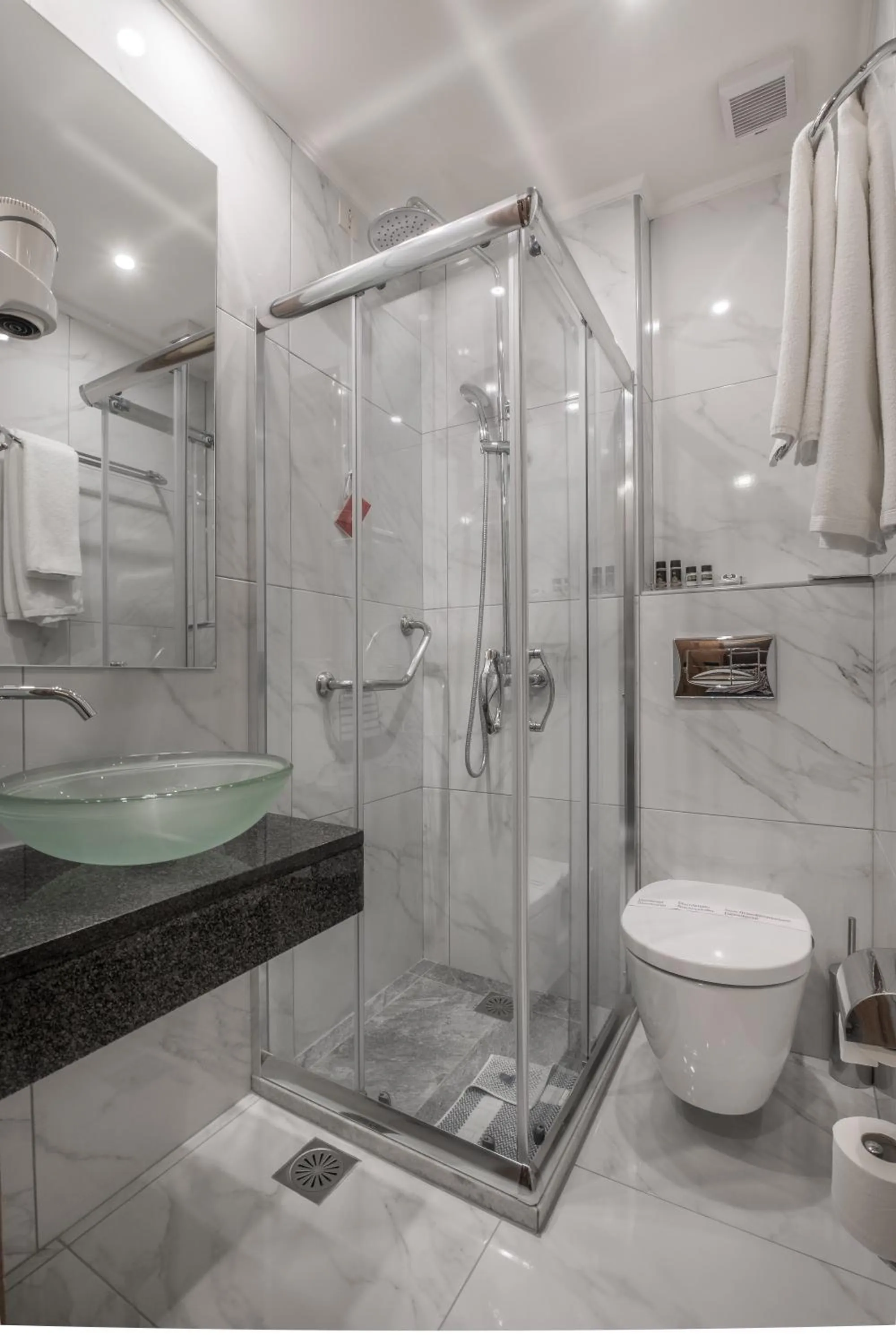 Bathroom in Rex Hotel