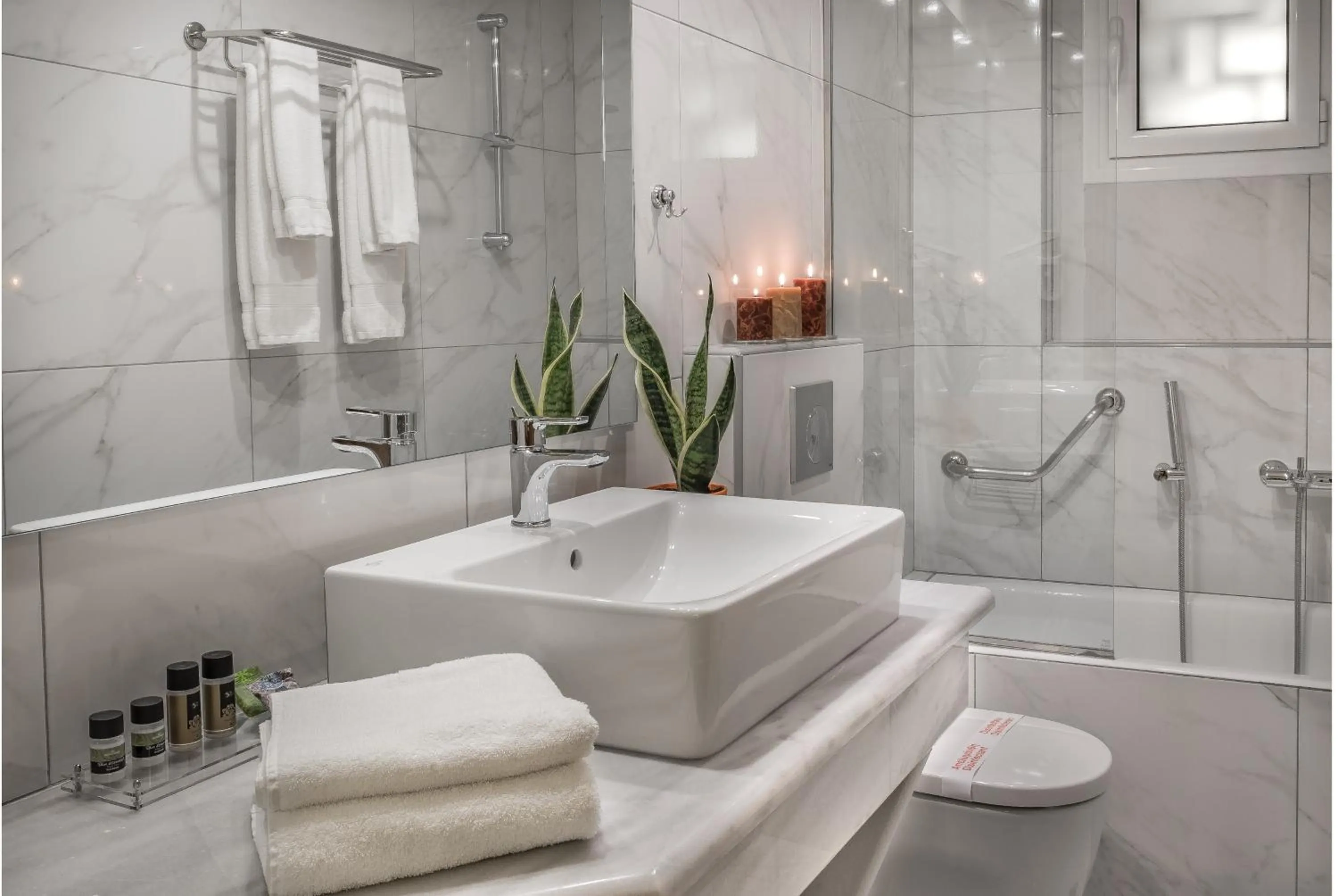 Bathroom in Rex Hotel