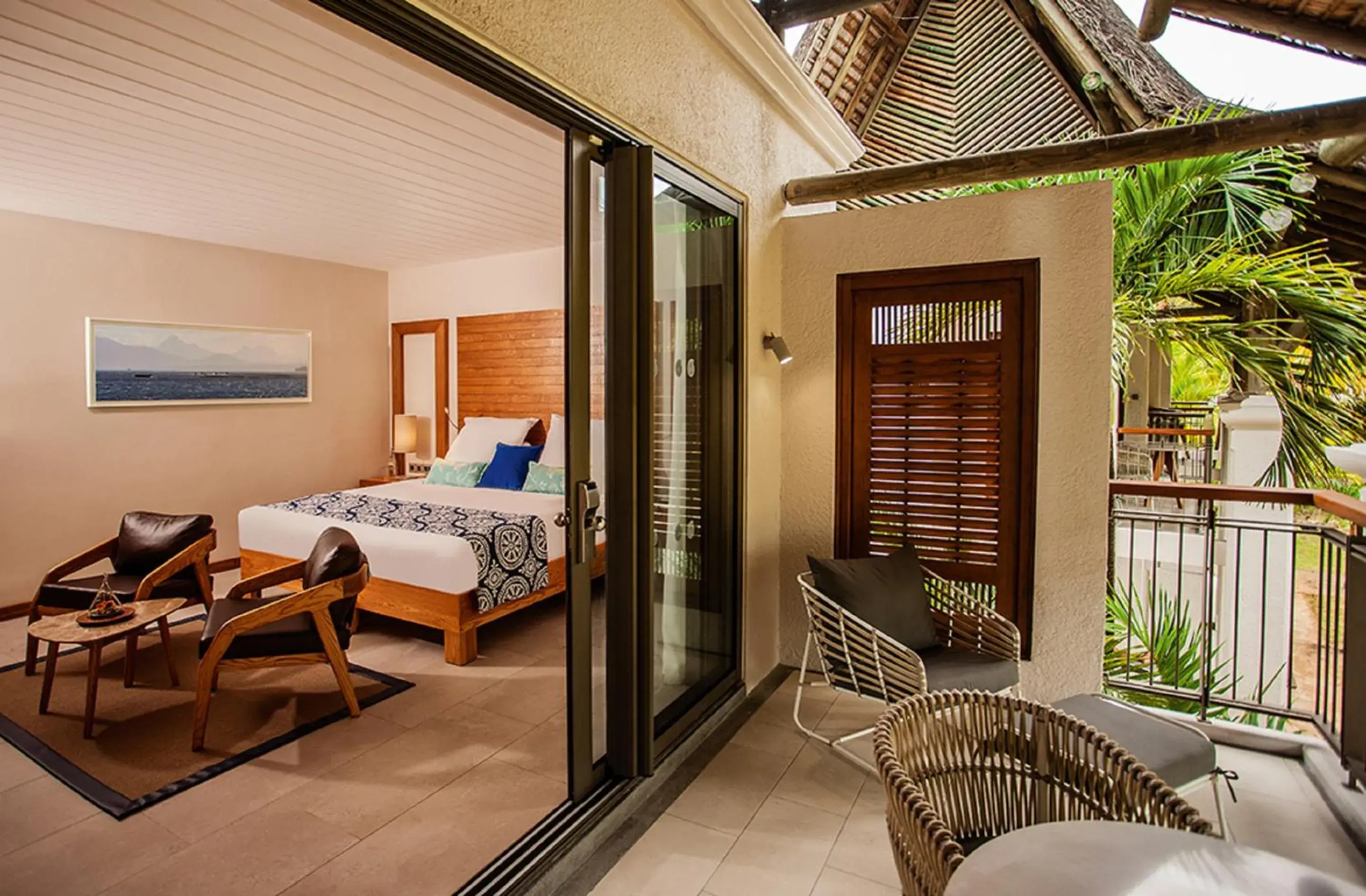 Paradis Room (2 adults + 1 Child) in Paradis Beachcomber Golf Resort & Spa Paradis Room (2 adults + 1 Child) in Paradis Beachcomber Golf Resort & Spa