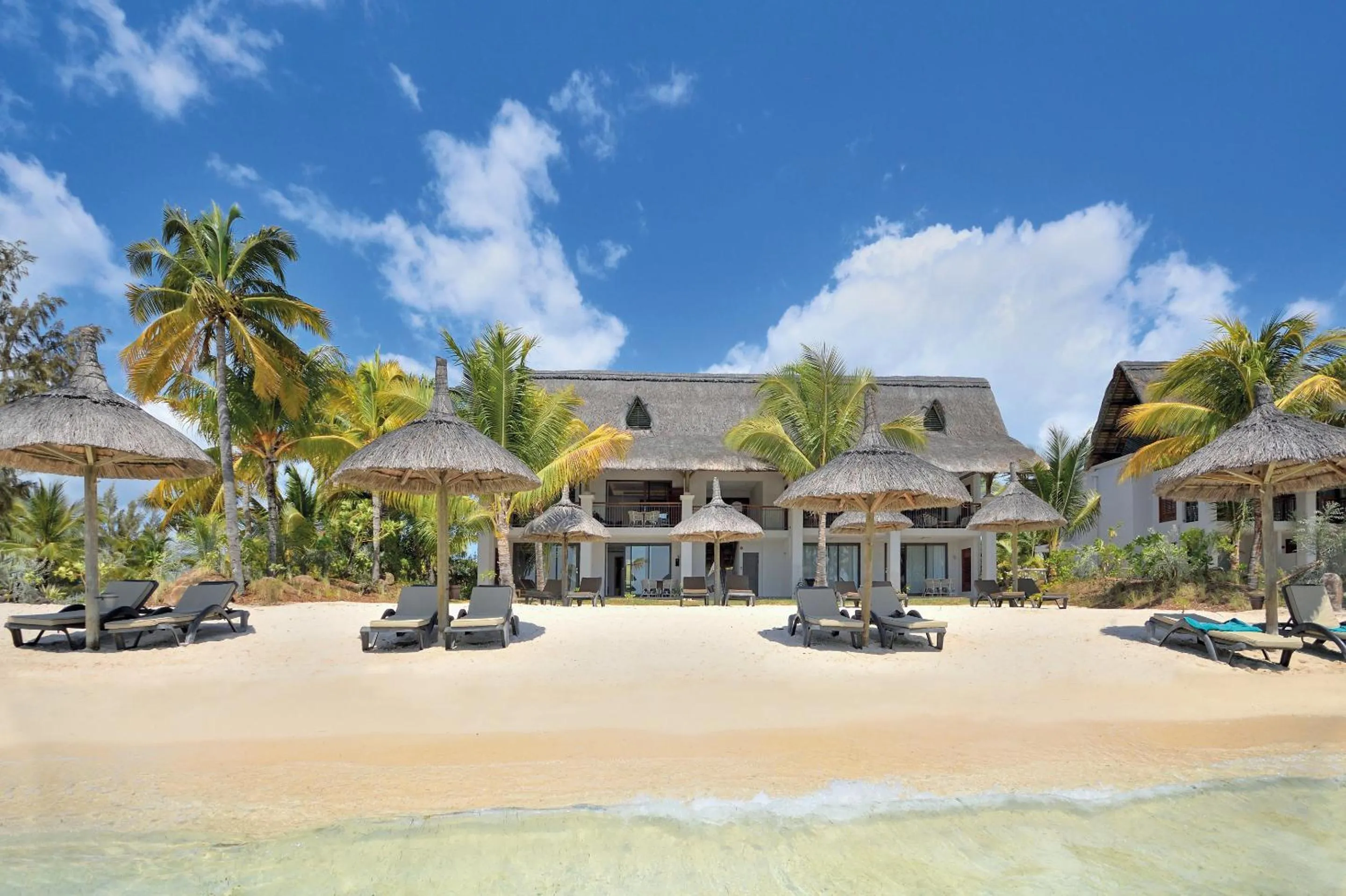 Property building in Paradis Beachcomber Golf Resort & Spa