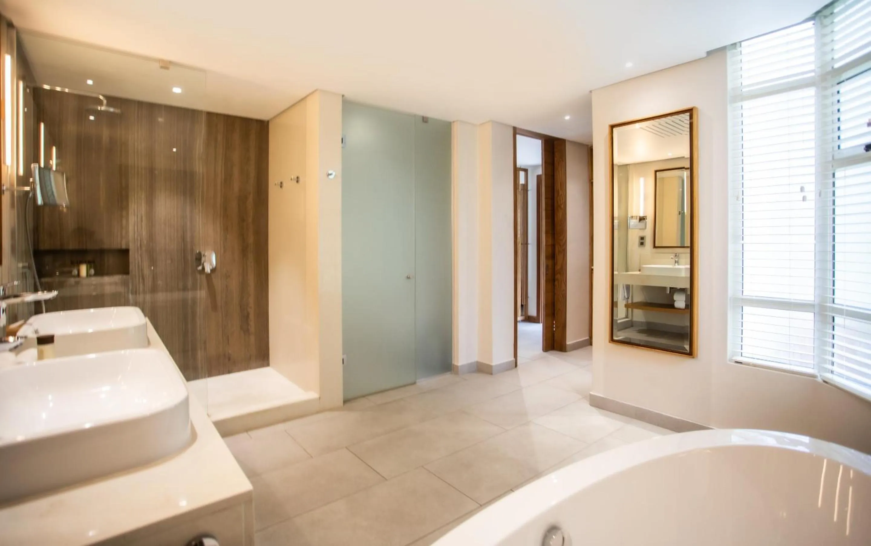 Bathroom, Bed in Paradis Beachcomber Golf Resort & Spa