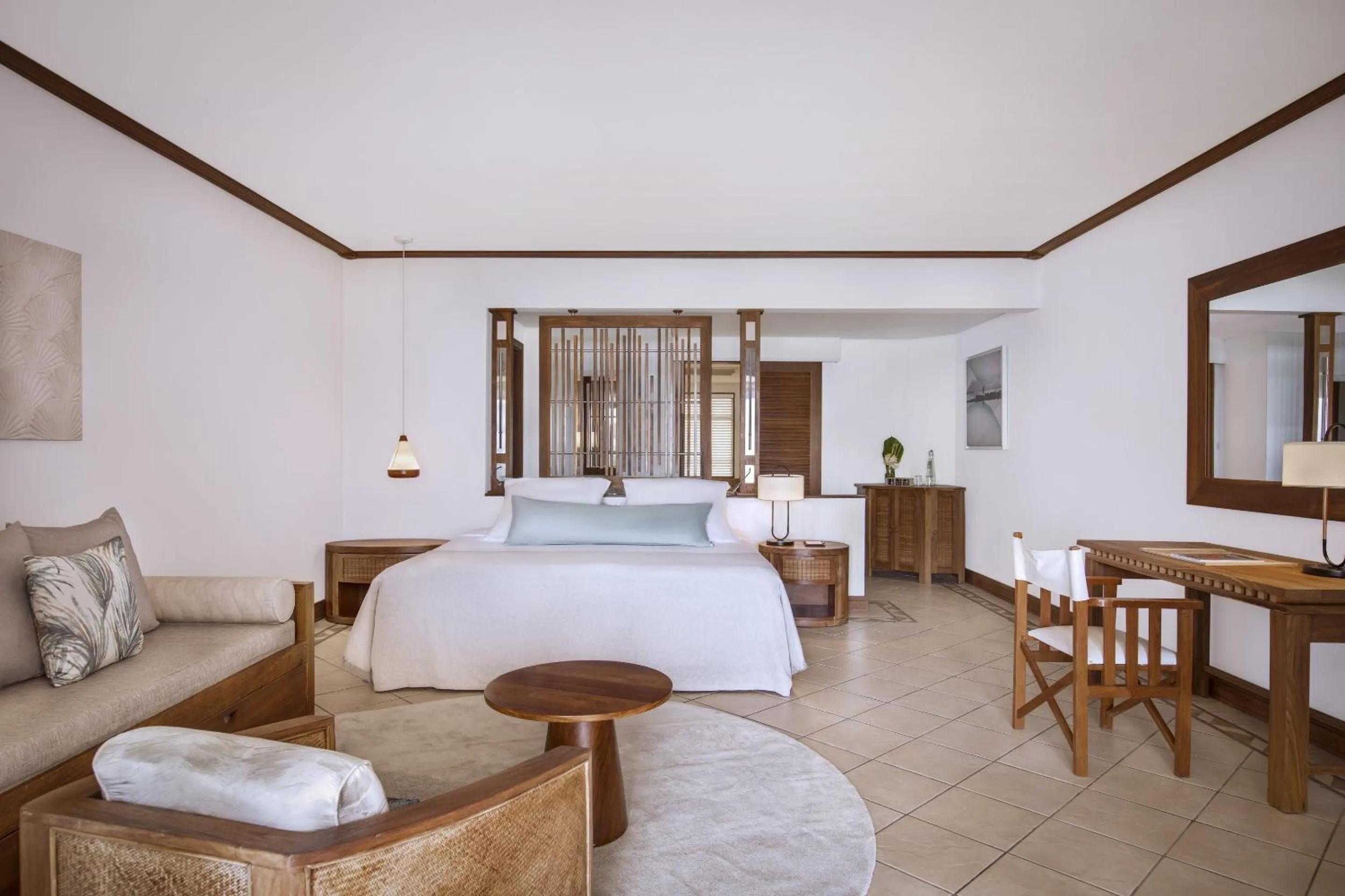 Bed in Paradis Beachcomber Golf Resort & Spa