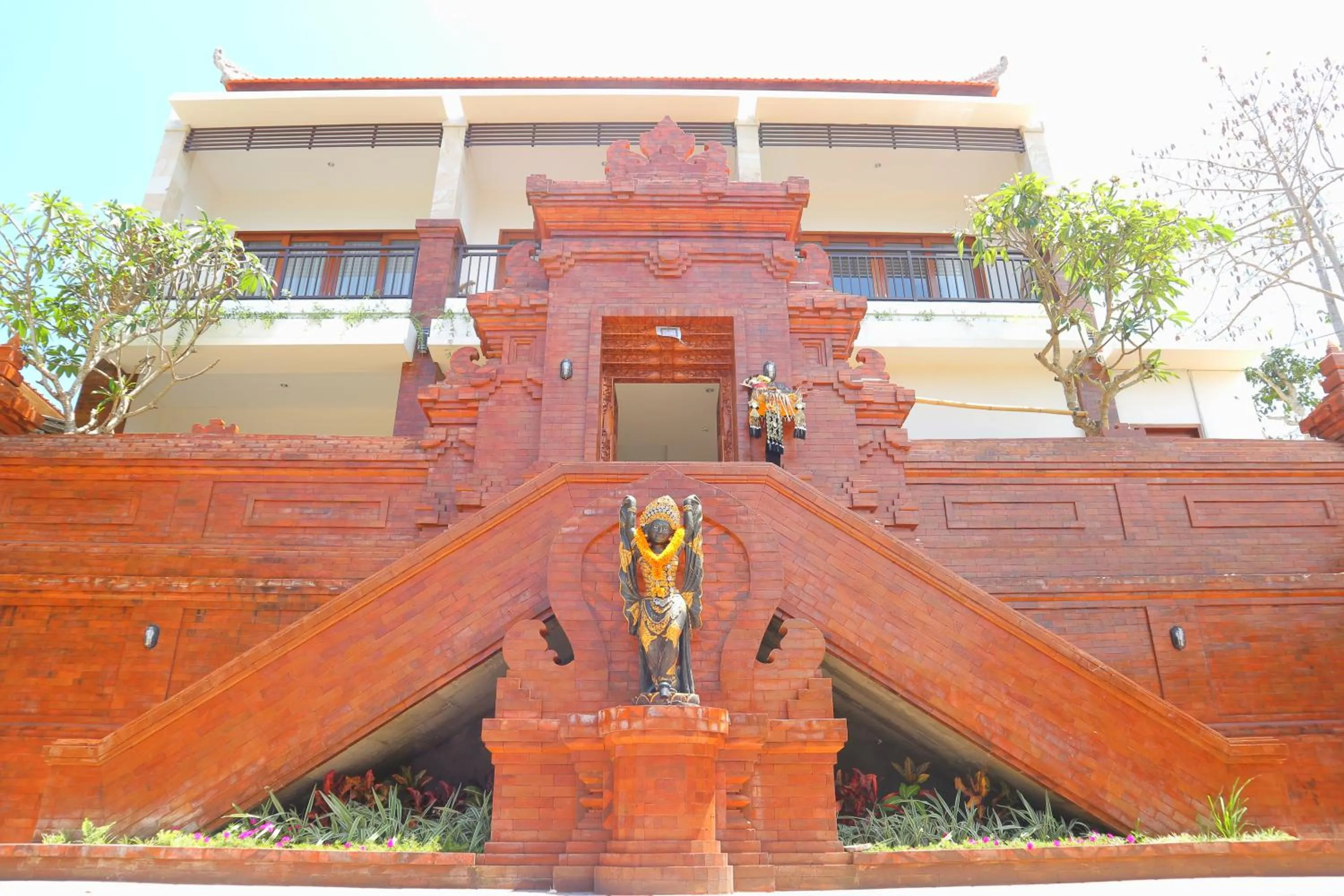 Property building in Seno Guesthouse & Cafe