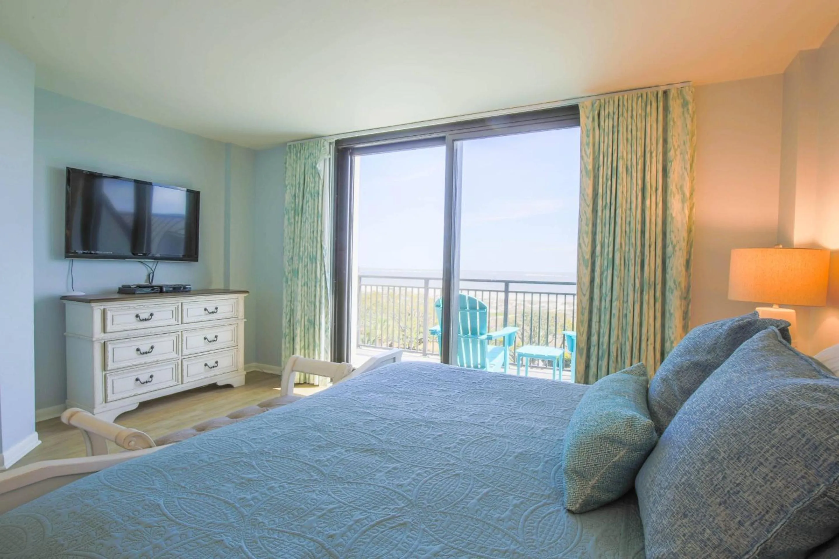 Bed in Artist's Palette