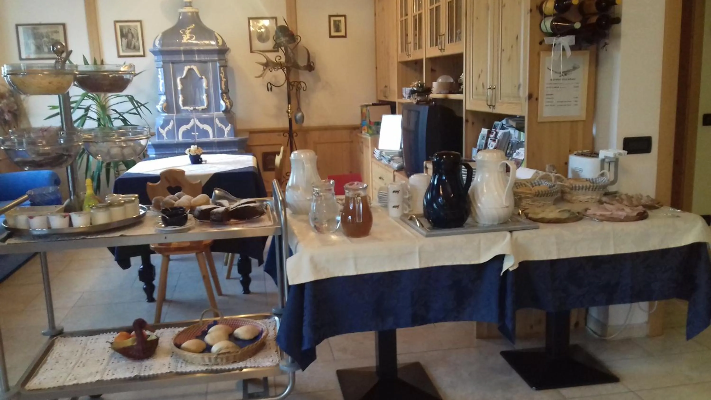 Buffet breakfast in B&B Nido Delle Aquile