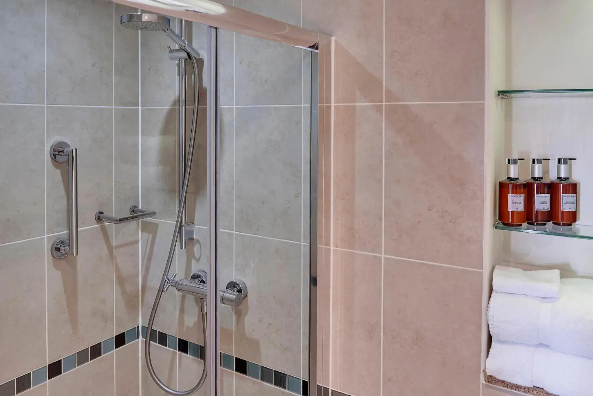 King Studio Suite with Full Kitchen in Staybridge Suites Liverpool by IHG King Studio Suite with Full Kitchen in Staybridge Suites Liverpool by IHG