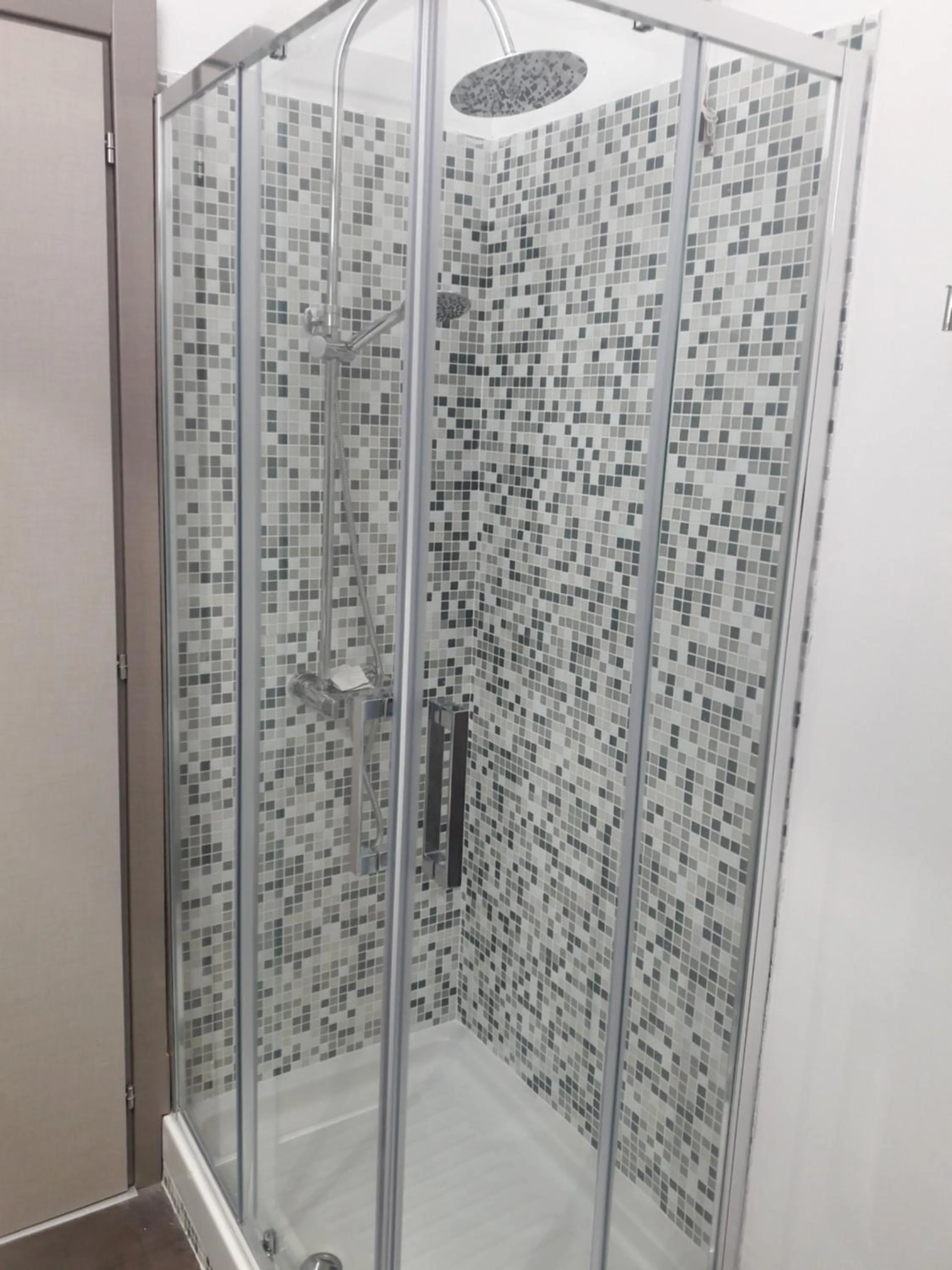 Bathroom in Hotel Meranda