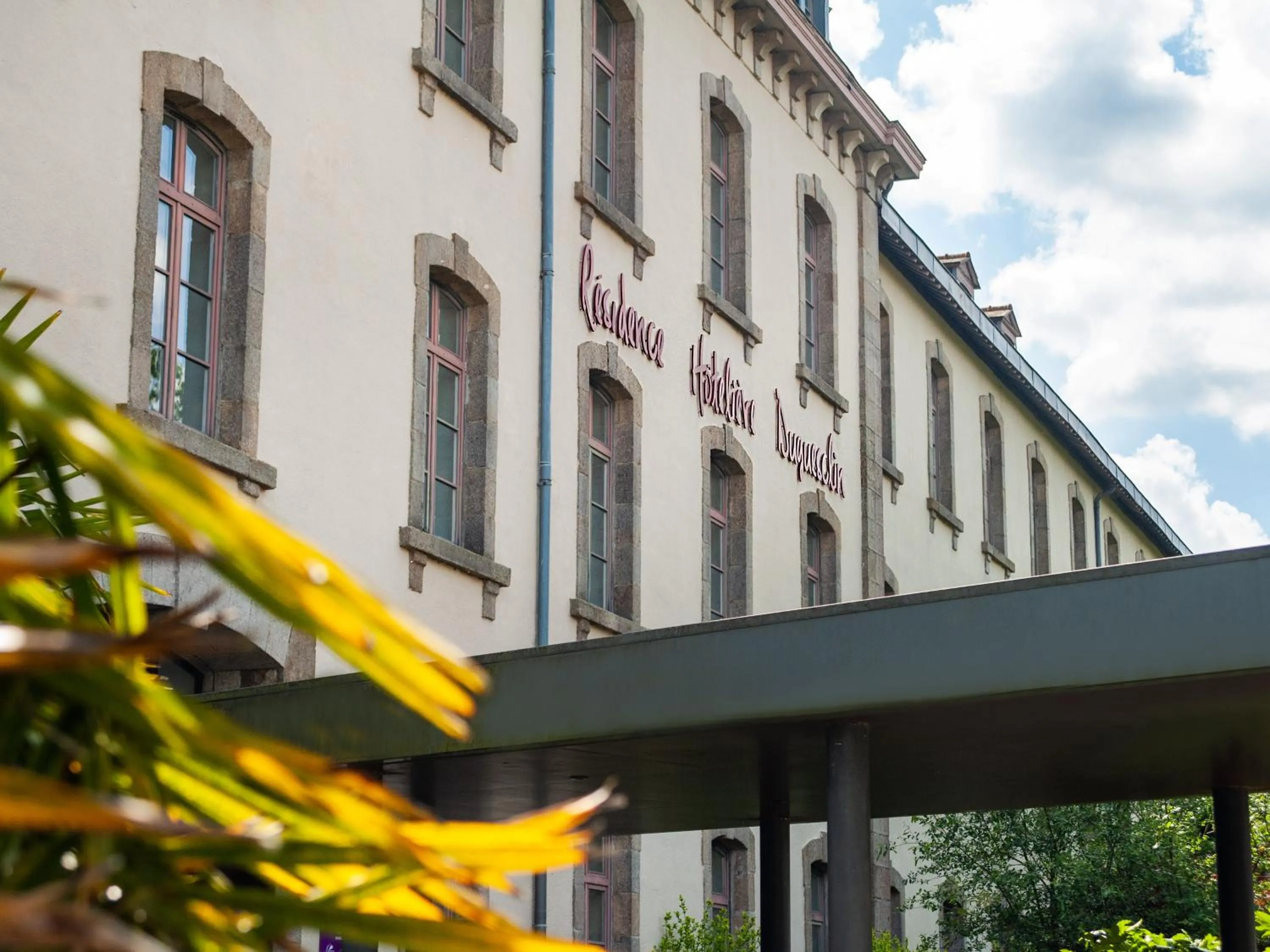 Property building in Résidence Vacancéole - Duguesclin