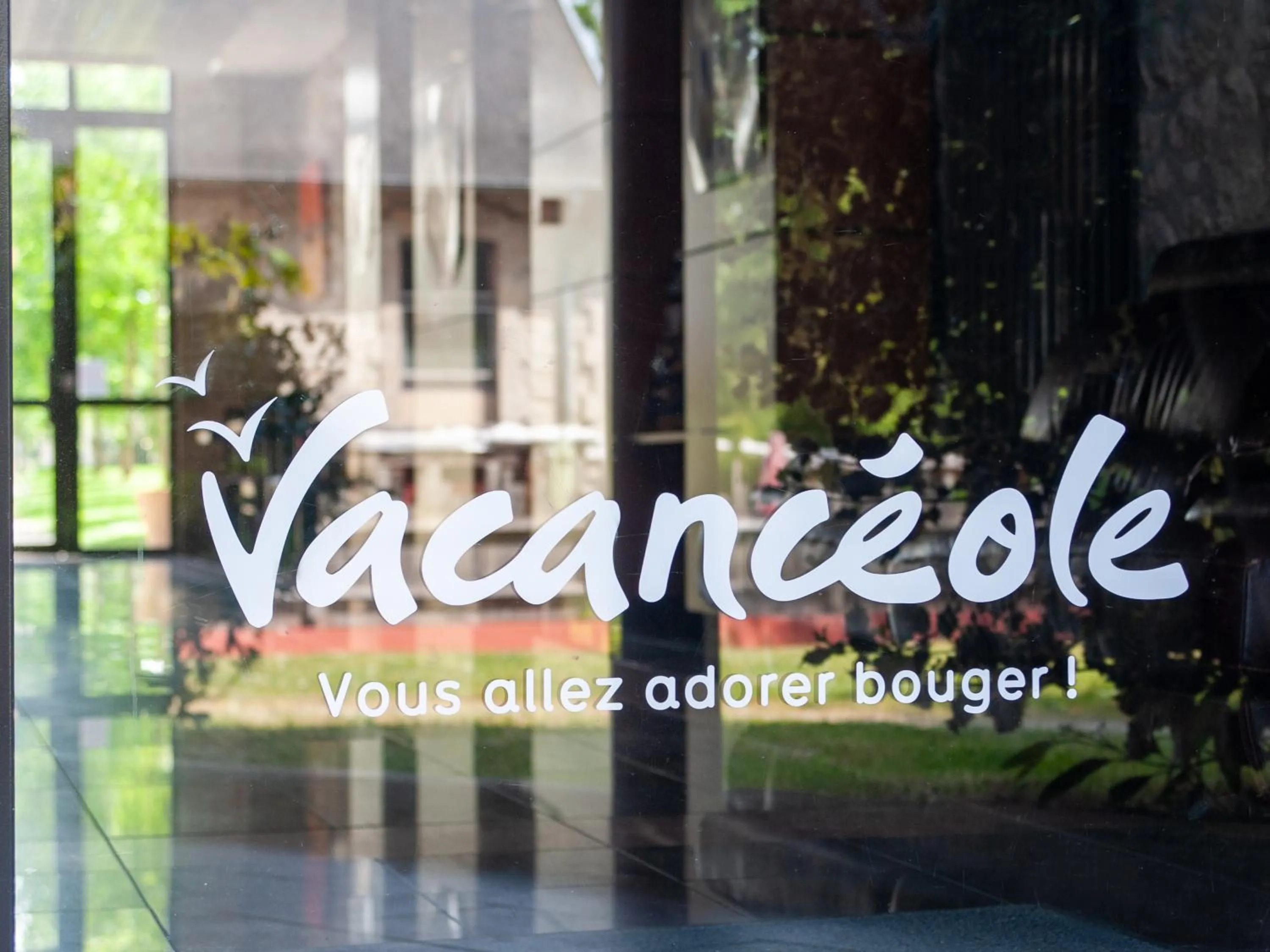 Property logo or sign in Résidence Vacancéole - Duguesclin