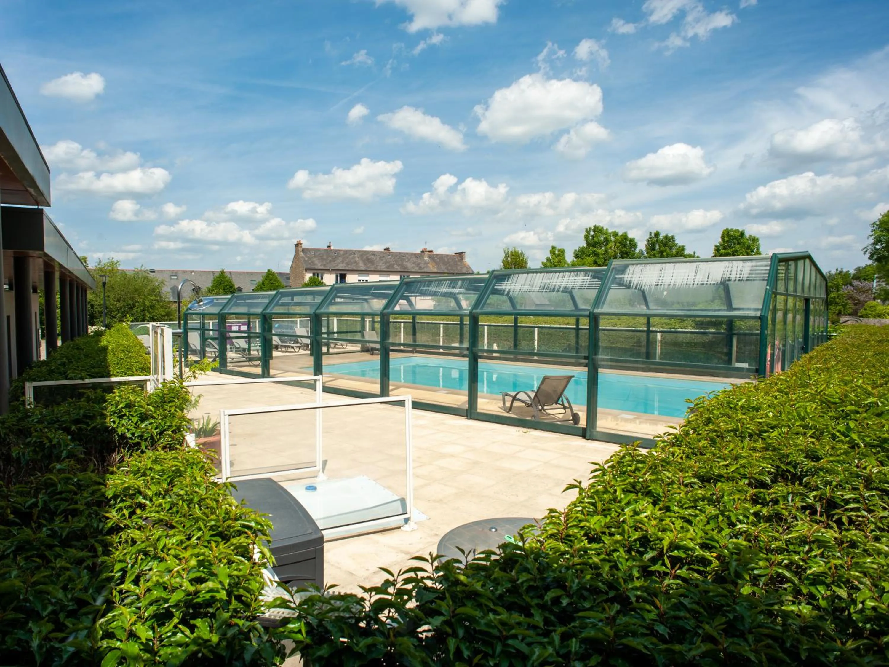Swimming pool in Résidence Vacancéole - Duguesclin