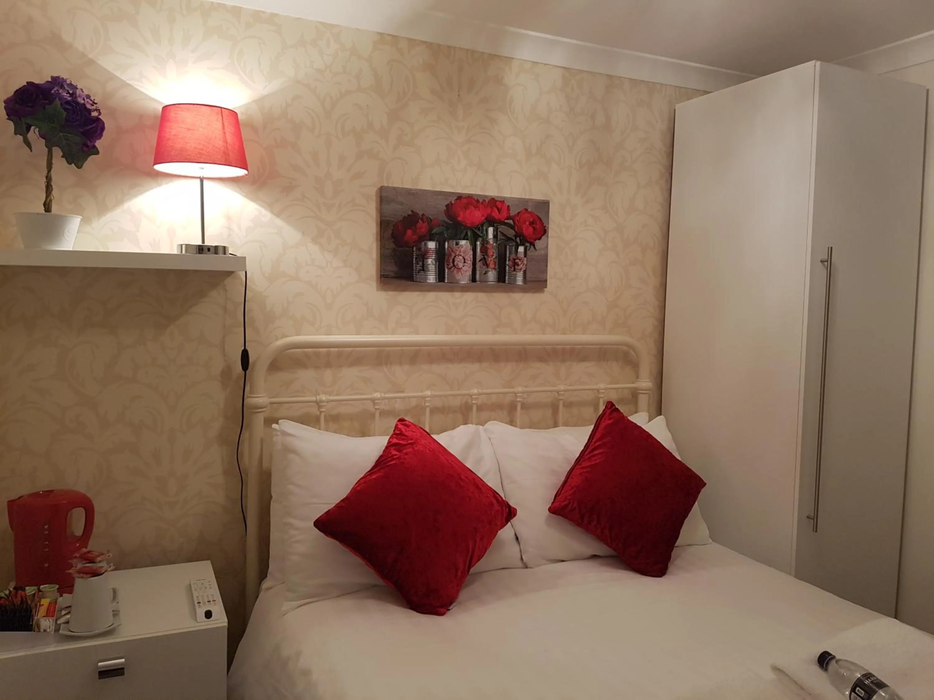 Bed in Grand Pier Guest House